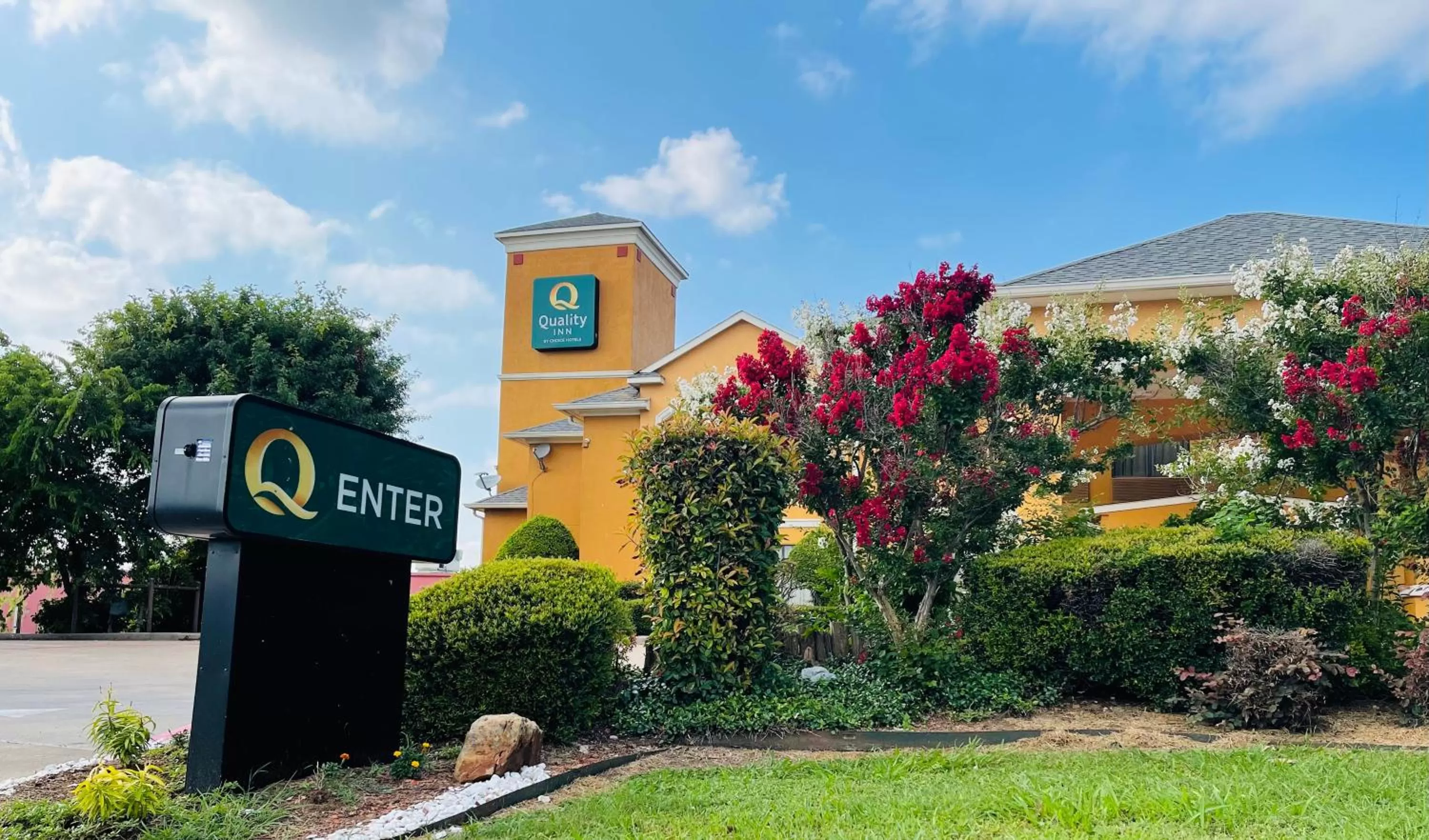 Garden view in Quality Inn Hillsboro