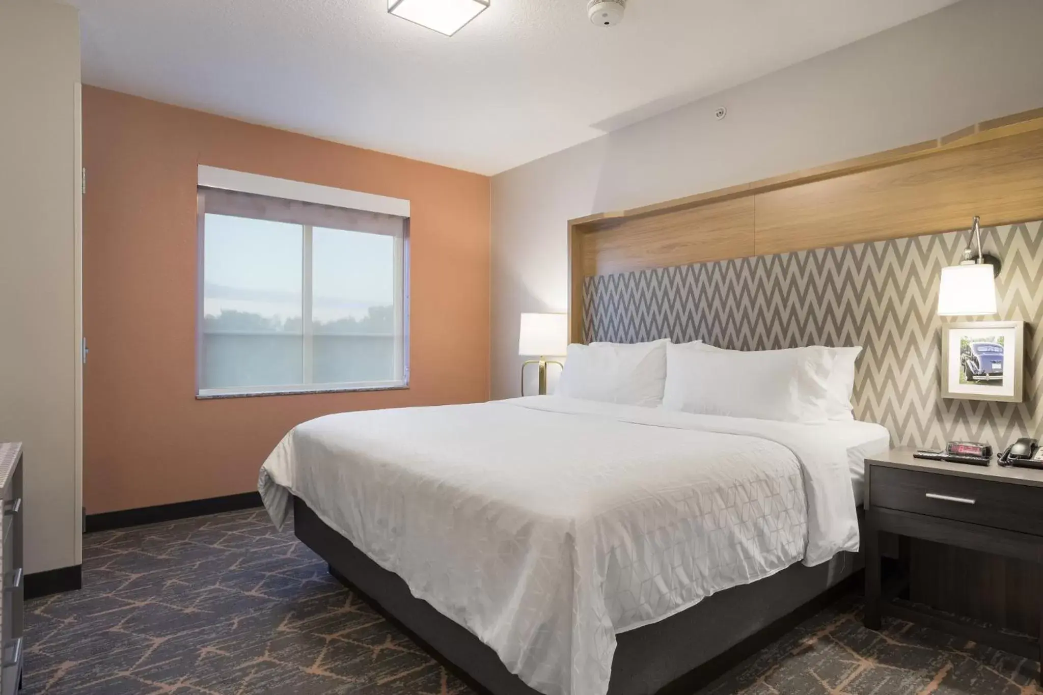 Photo of the whole room, Bed in Holiday Inn Jackson NW - Airport Road, an IHG Hotel