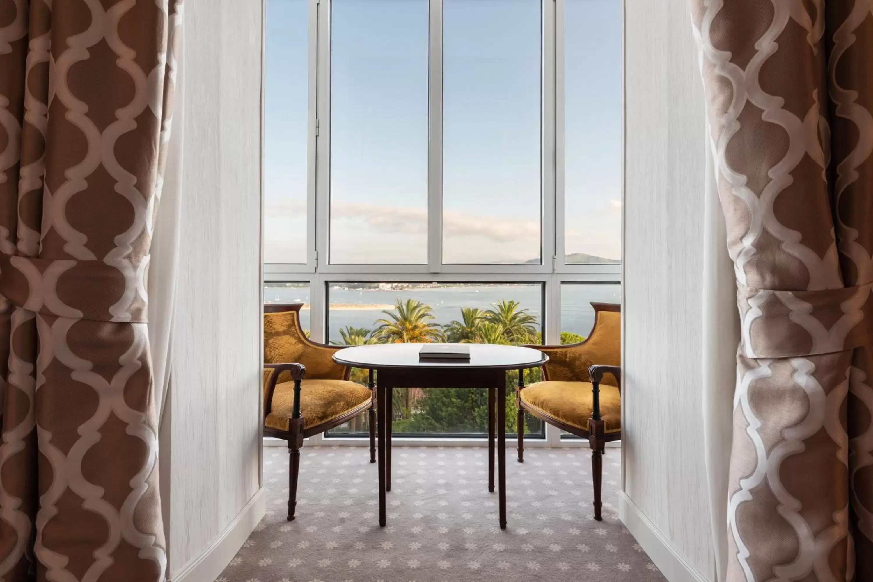 Living room in Eurostars Hotel Real Living room in Eurostars Hotel Real