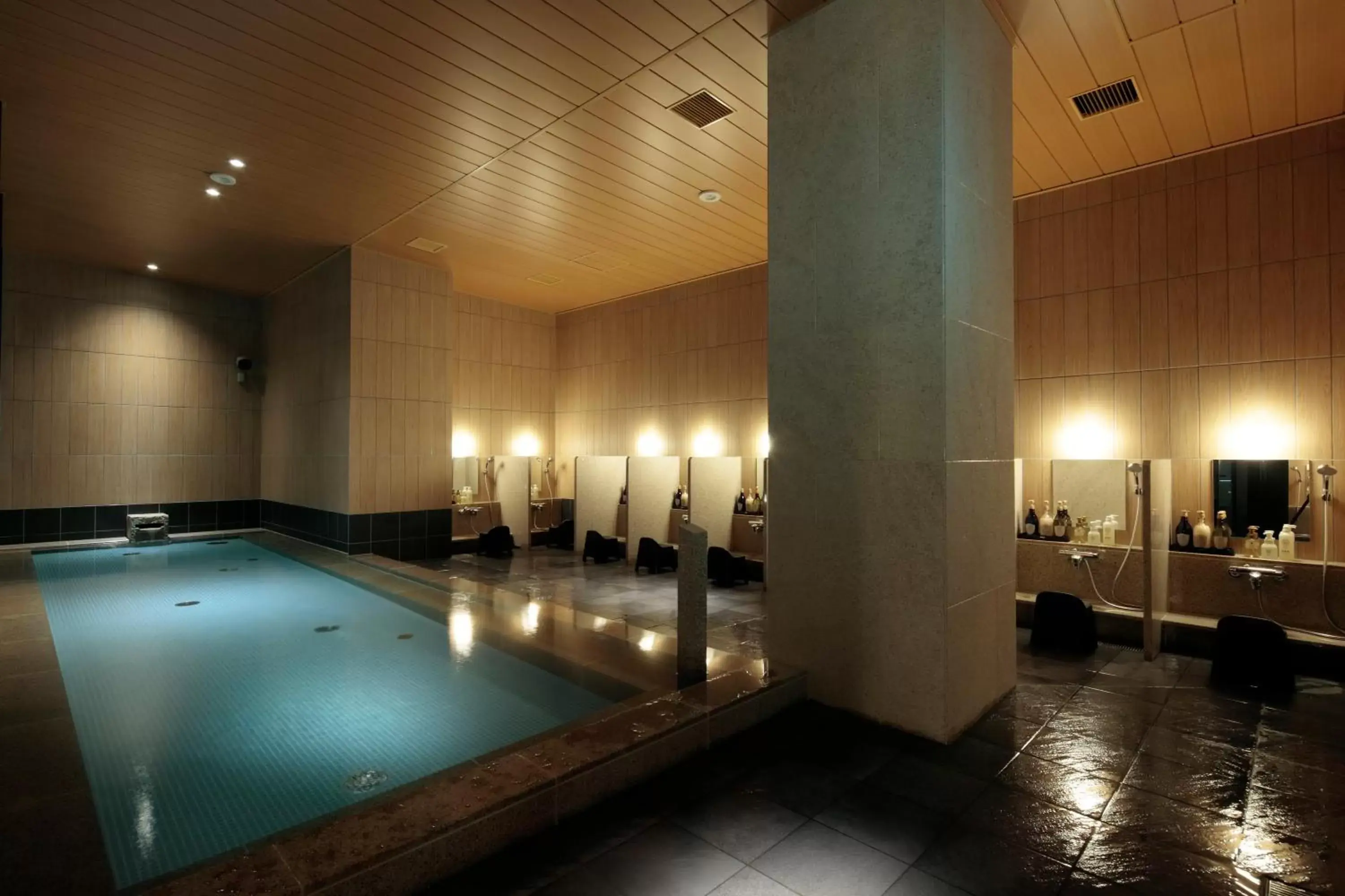Hot Tub, Swimming Pool in Candeo Hotels Osaka Namba