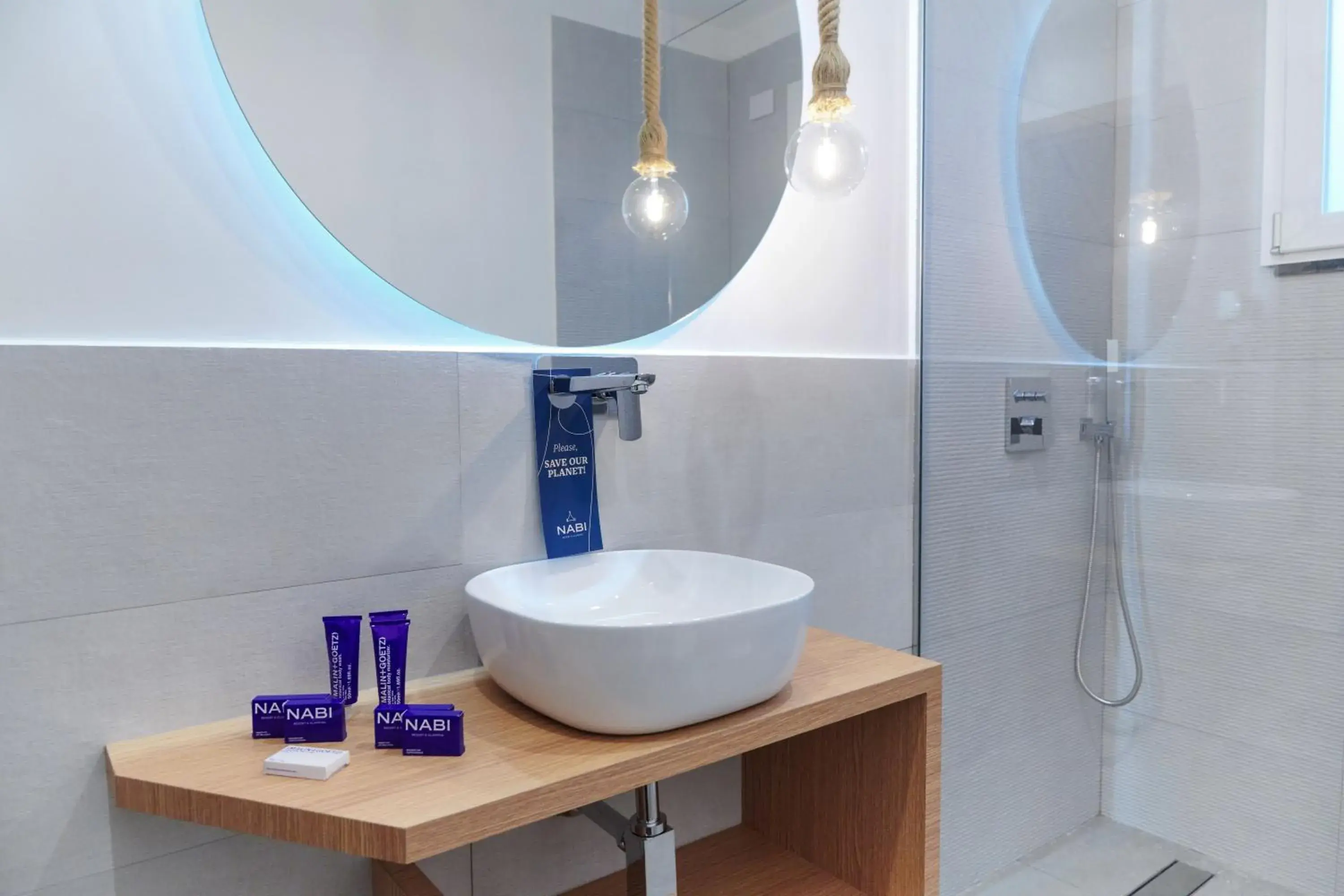 Shower, Bathroom in Nabi Resort Glamping & SPA