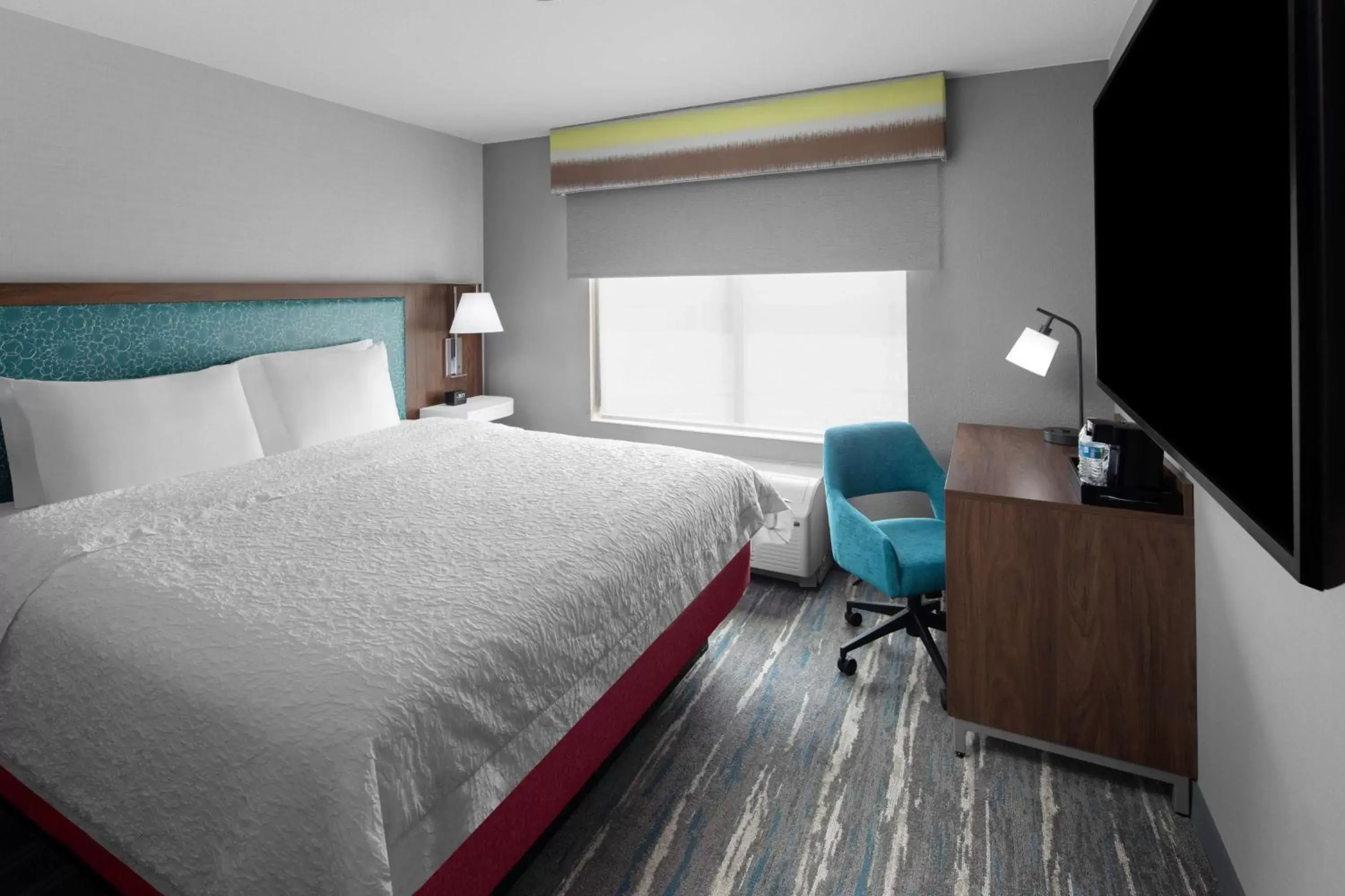 Bedroom, Bed in Hampton Inn Phoenix - Biltmore