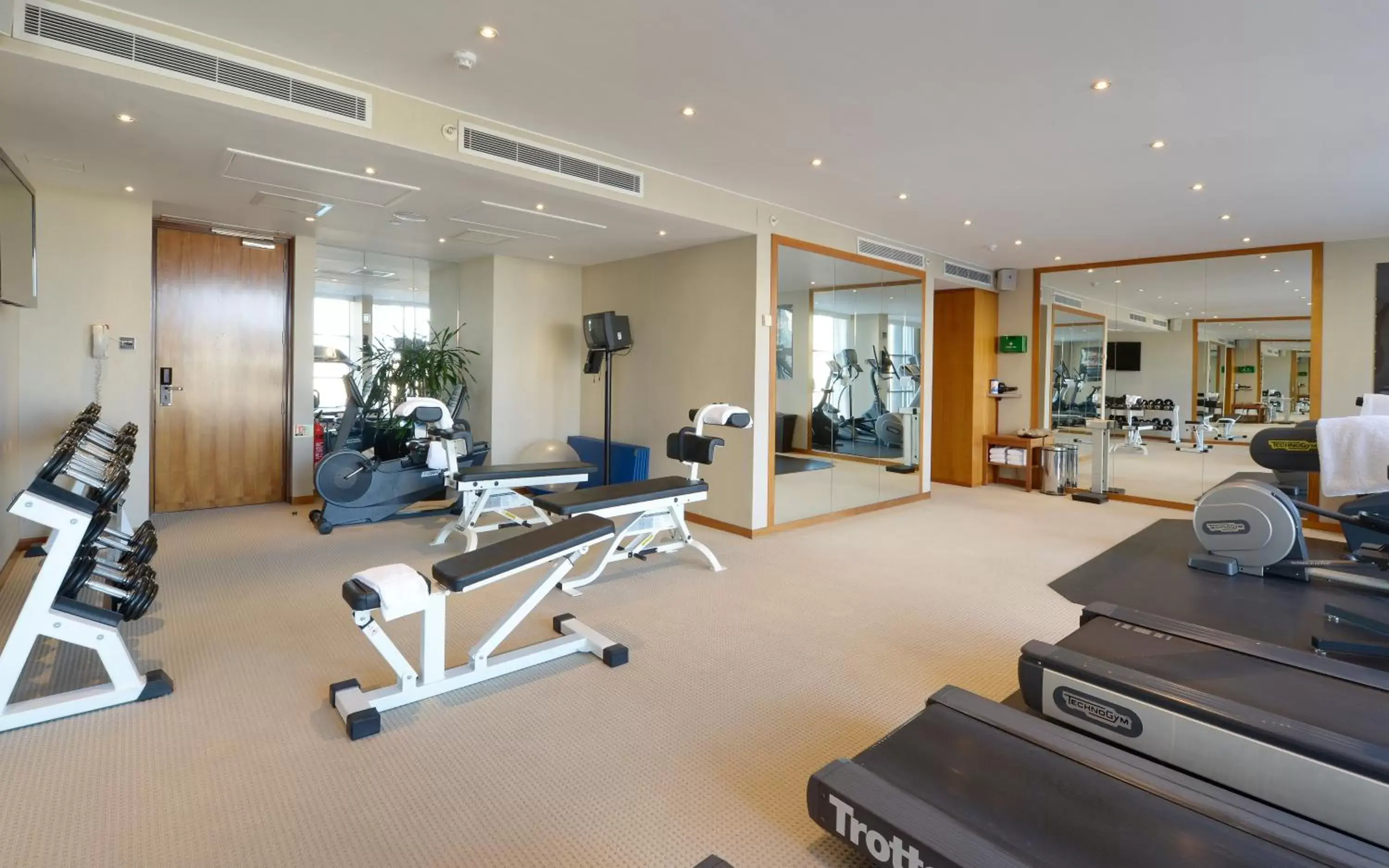 Fitness centre/facilities in Canary Riverside Plaza Hotel Fitness centre/facilities in Canary Riverside Plaza Hotel