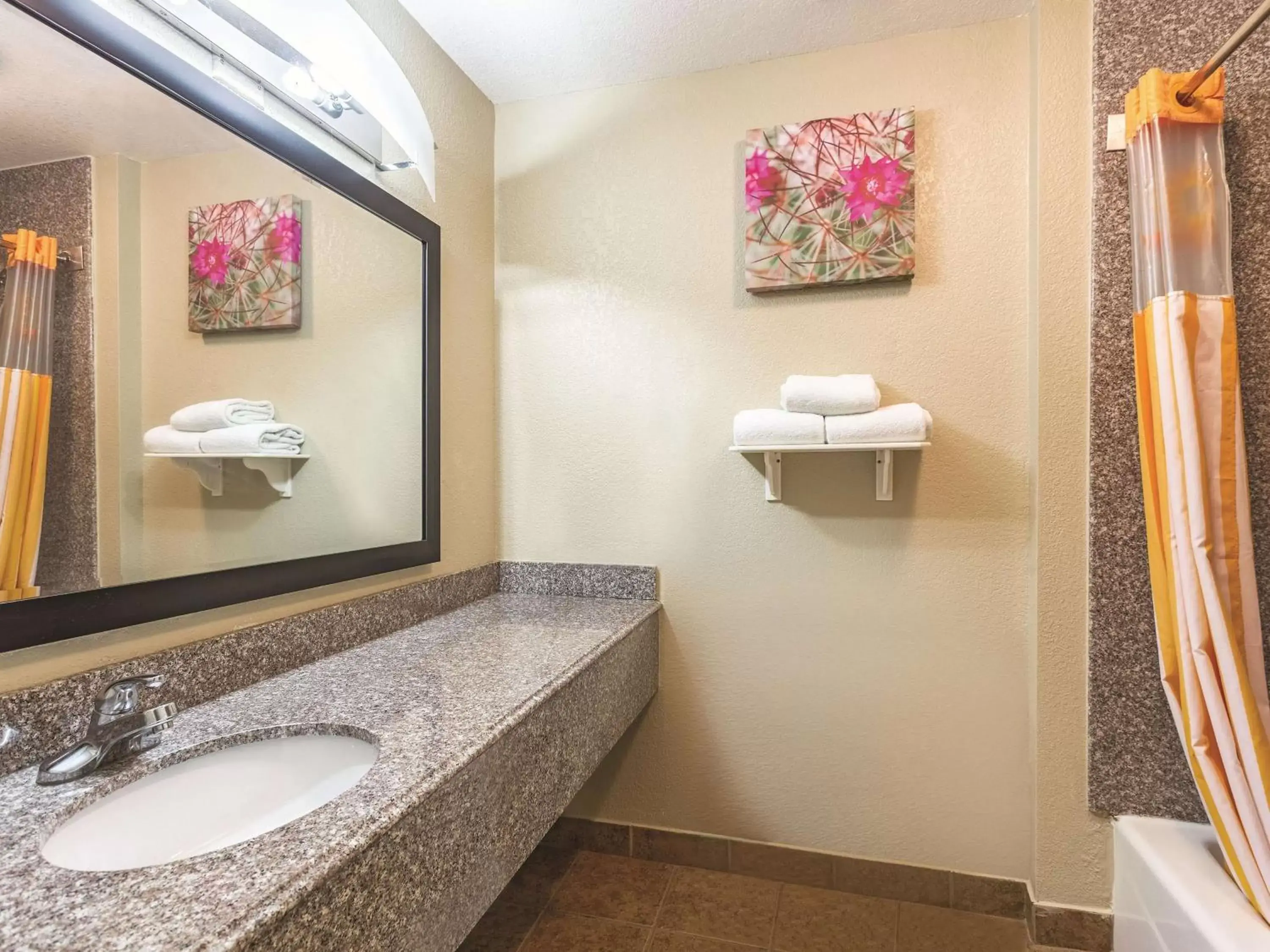 Photo of the whole room, Bathroom in La Quinta by Wyndham Deming
