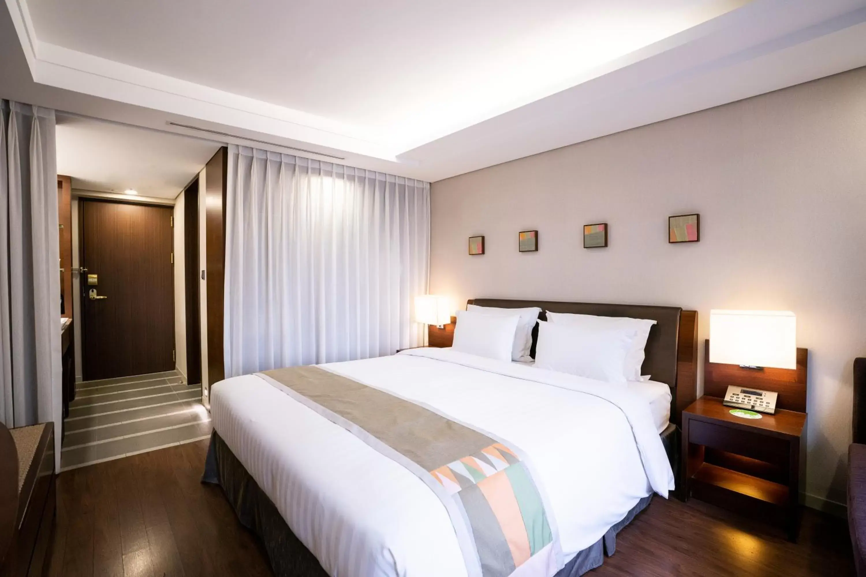 Bedroom, Bed in Seoul Garden Hotel