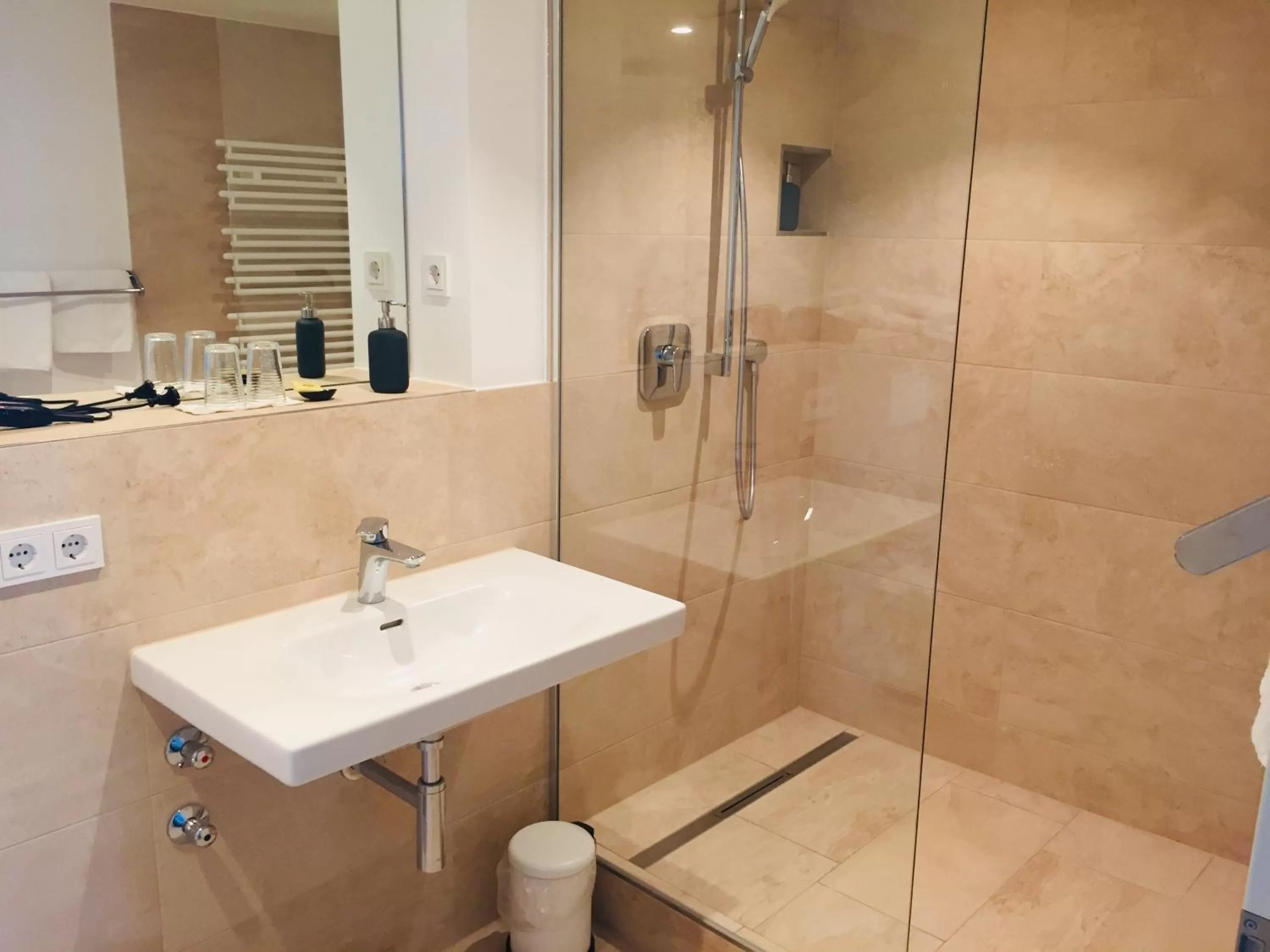 Bathroom in das HOTEL in München