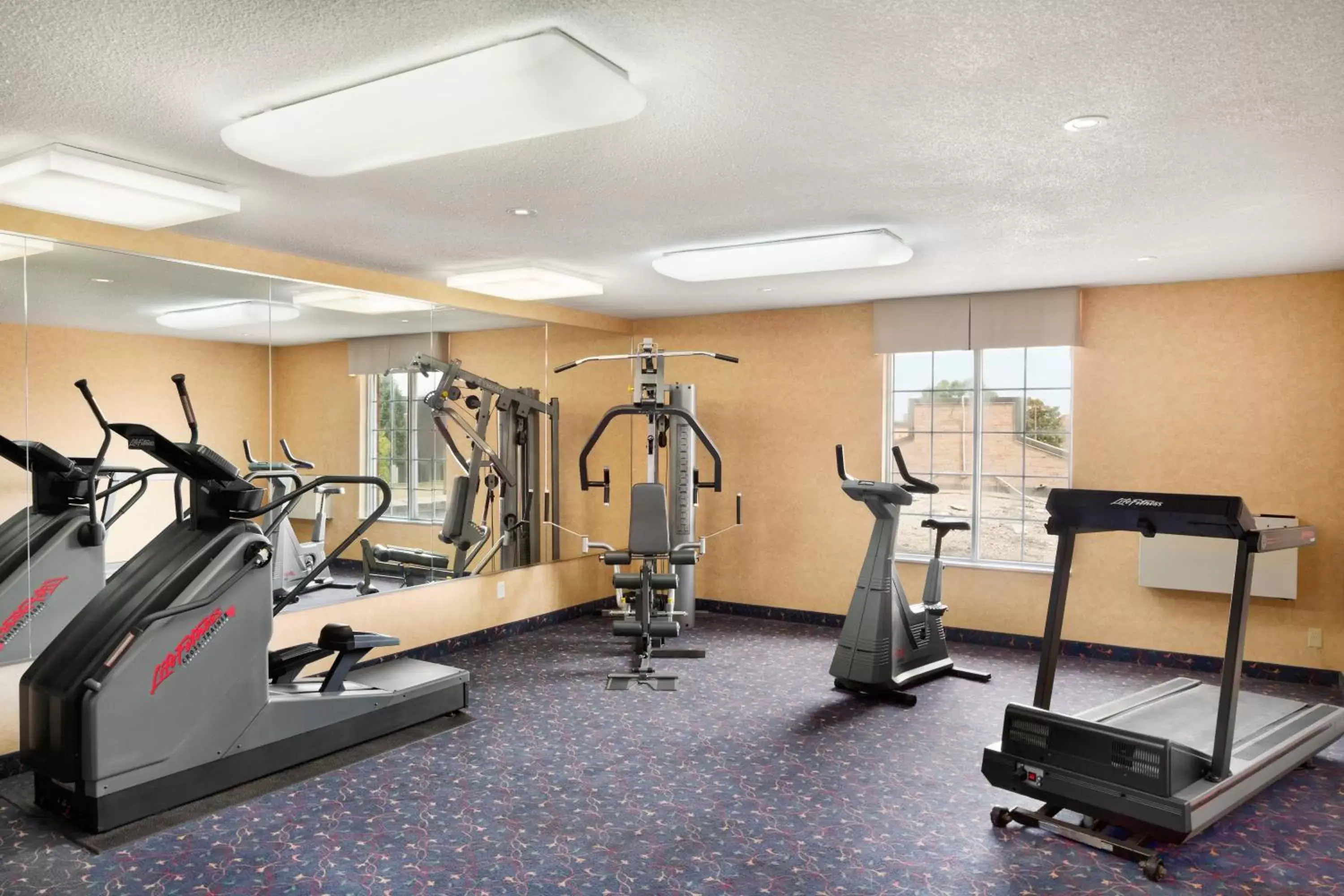 Fitness centre/facilities in Days Inn by Wyndham Brantford Fitness centre/facilities in Days Inn by Wyndham Brantford