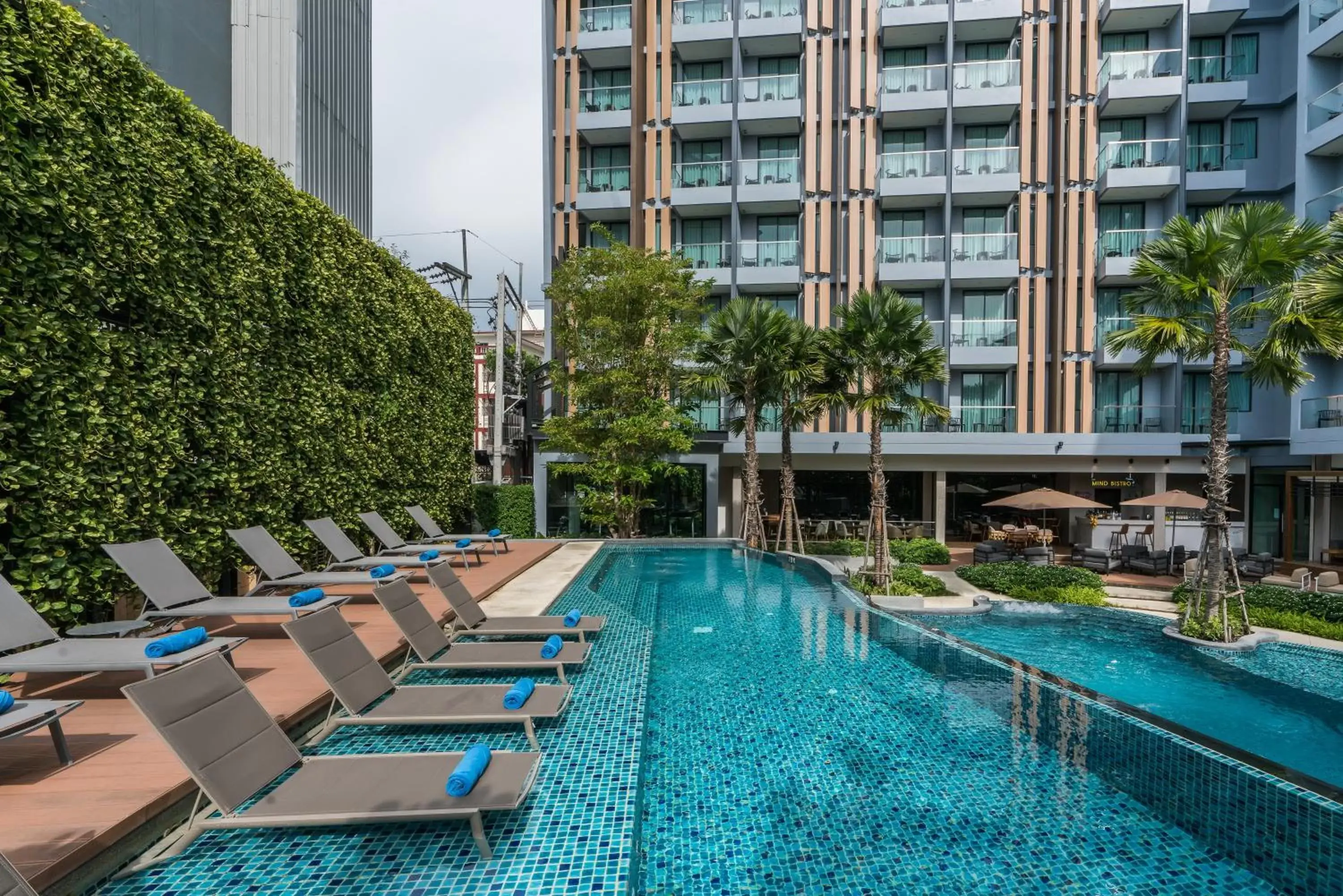 Swimming Pool in Hotel Amber Pattaya