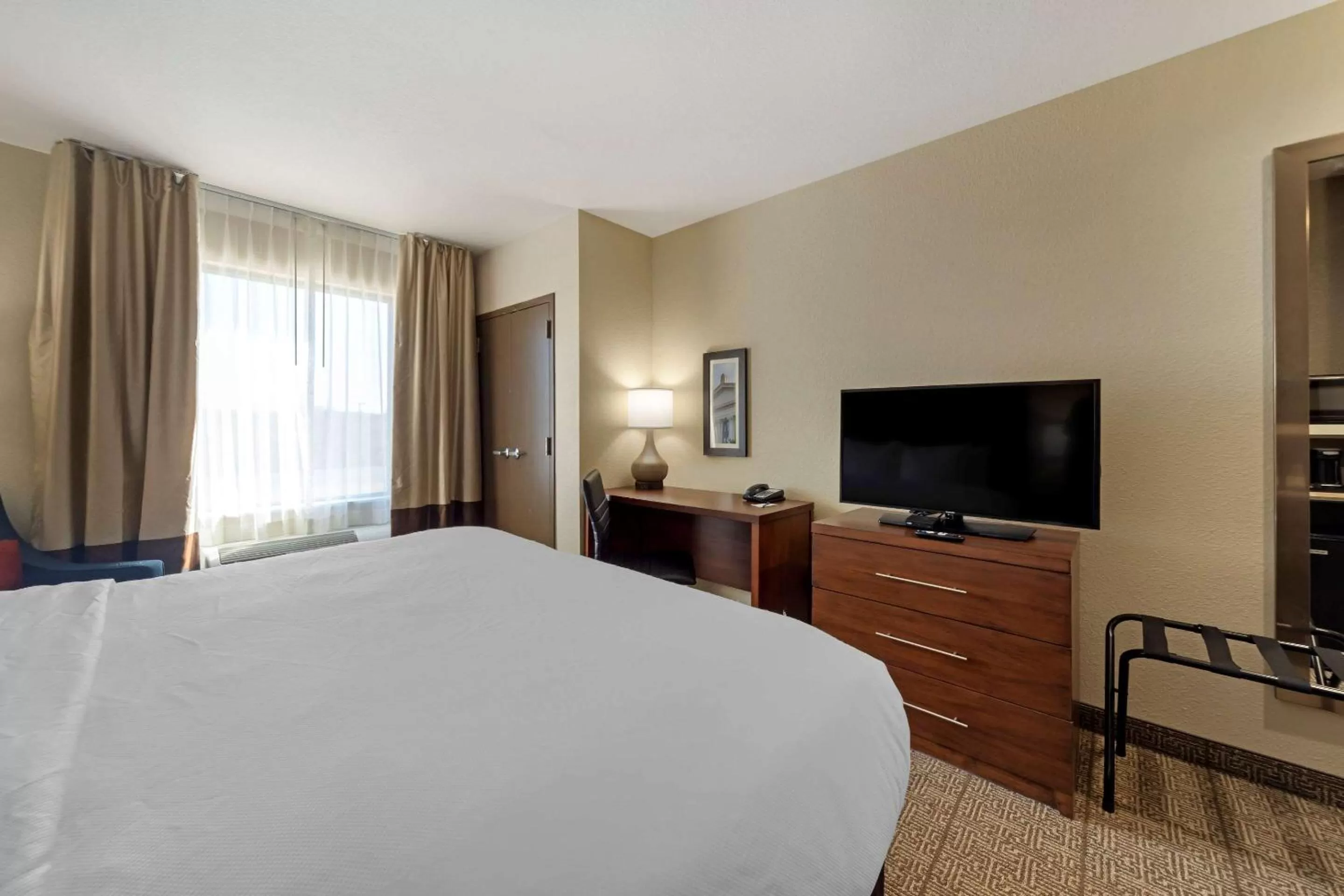Photo of the whole room, Bed in Comfort Inn & Suites Harrah