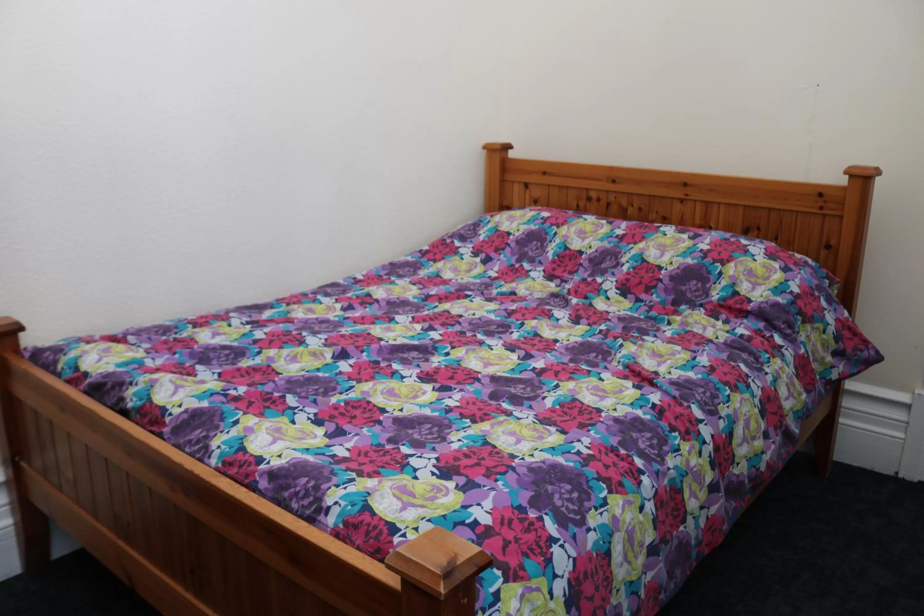 Bedroom, Bed in Lennard House