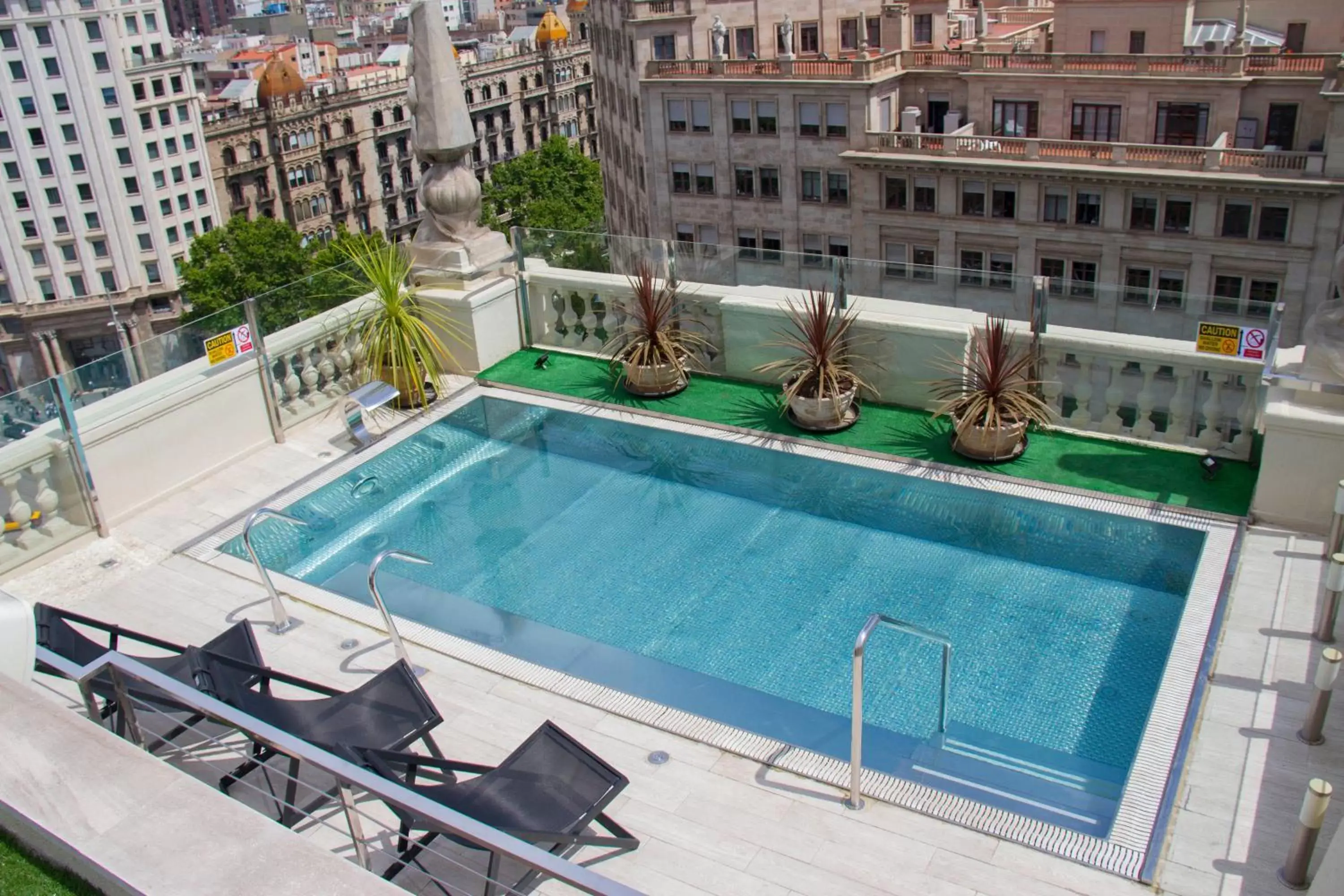 Swimming Pool in El Avenida Palace