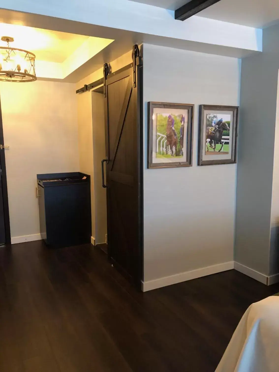 Kitchen/Kitchenette in Cedar Stables Inn & Suites