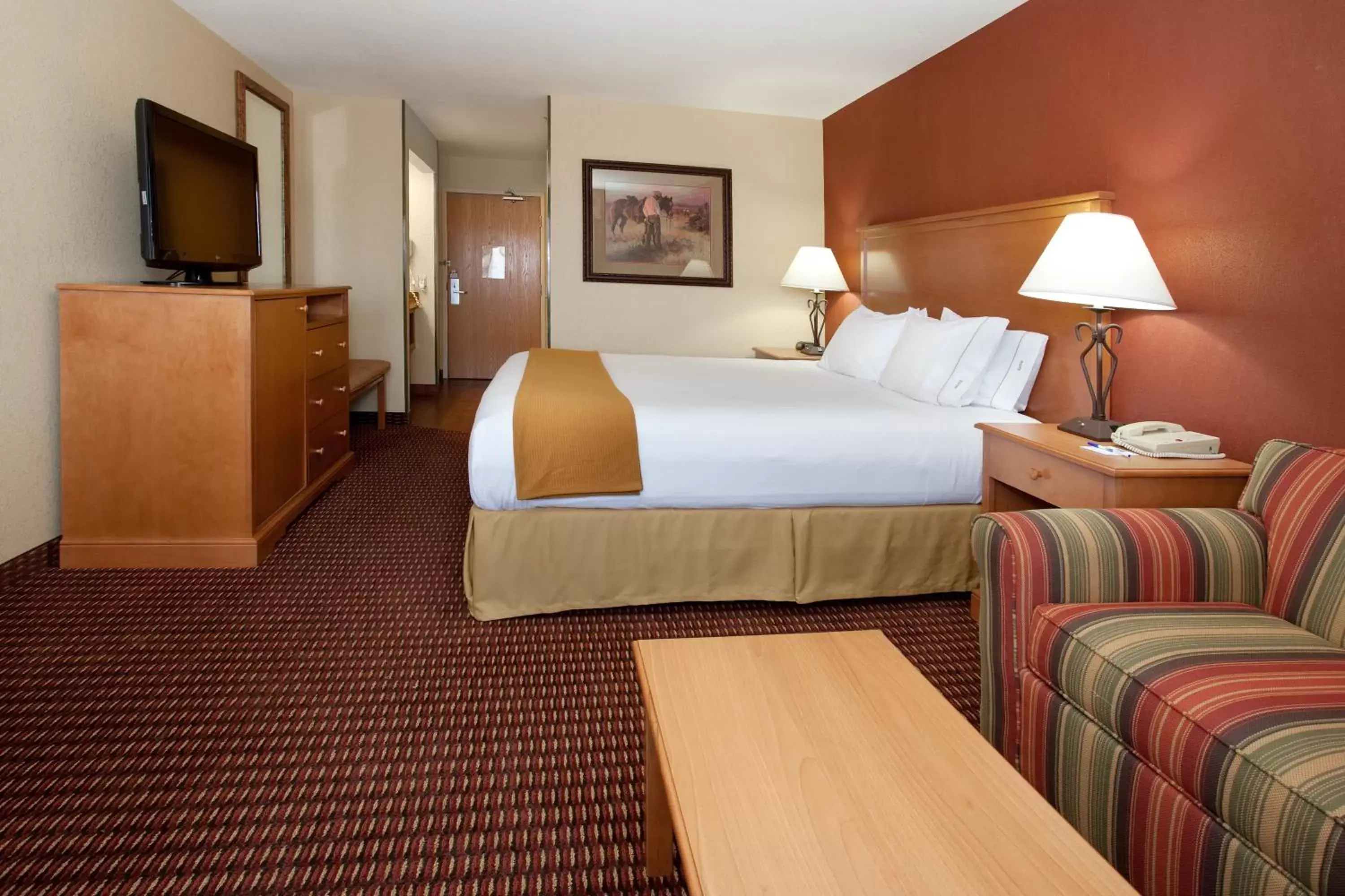 Photo of the whole room, Bed in Holiday Inn Express Hotel & Suites Raton, an IHG Hotel