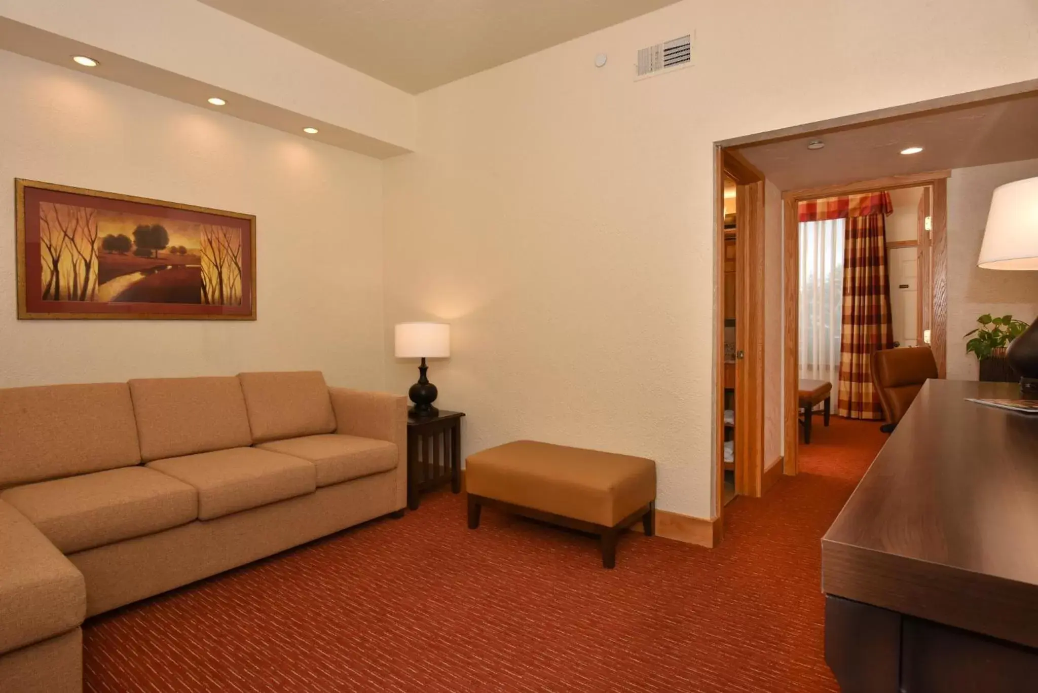 Bedroom, Seating Area in Slopeside Hotel by Seven Springs Resort
