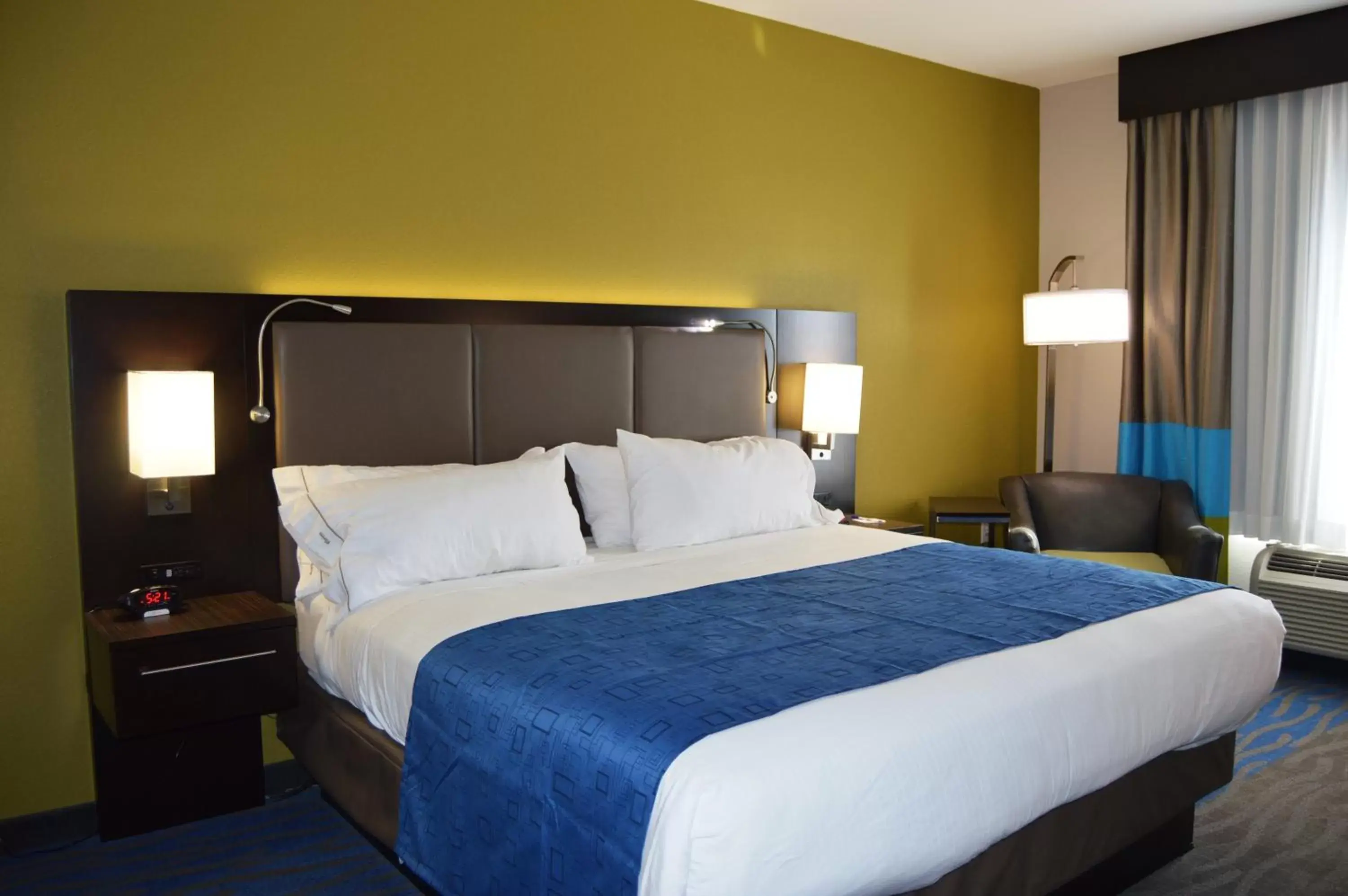 Bed in Holiday Inn Express El Reno, an IHG Hotel