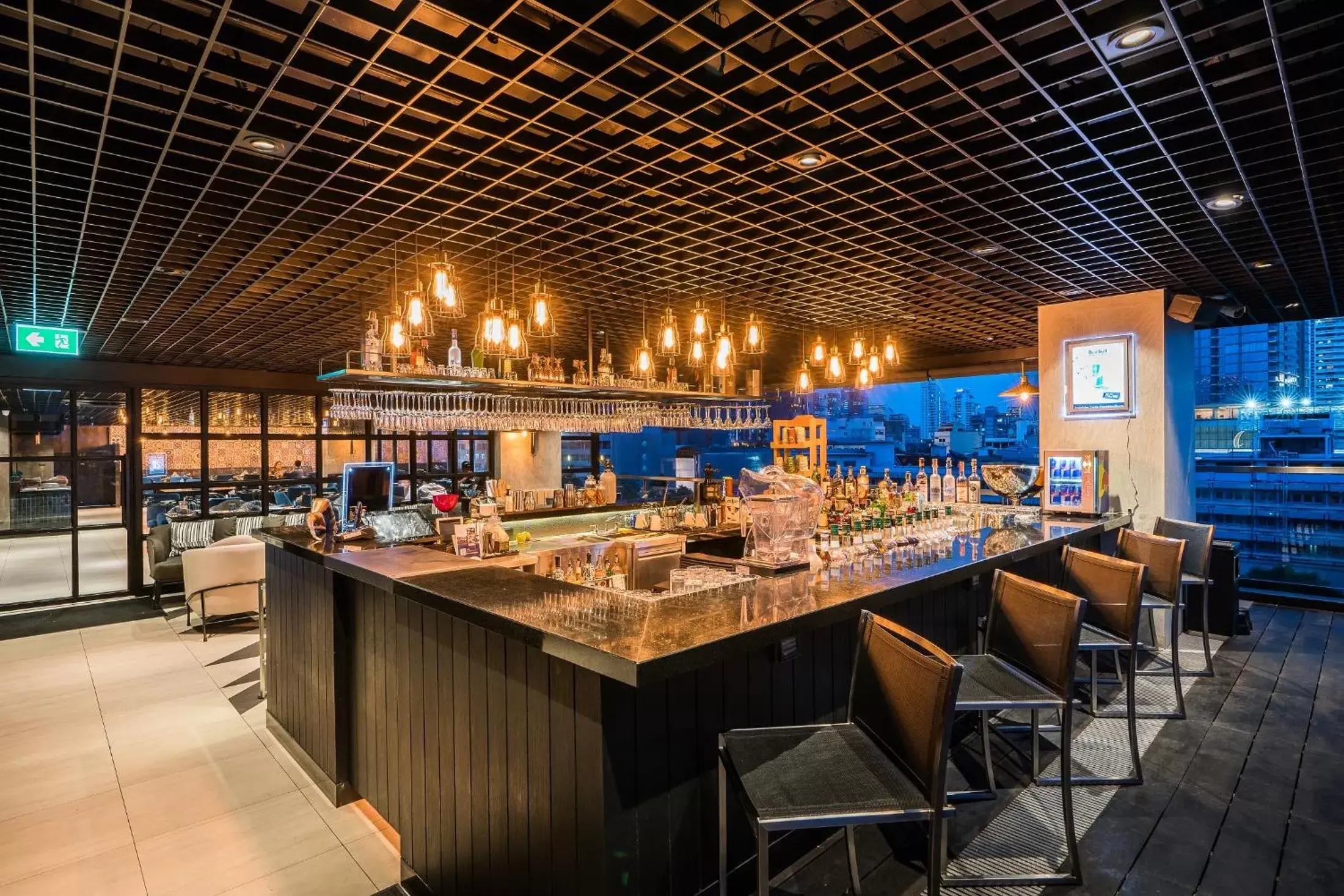 Lounge or bar, Restaurant/Places to Eat in The Key Premier Hotel Sukhumvit Bangkok