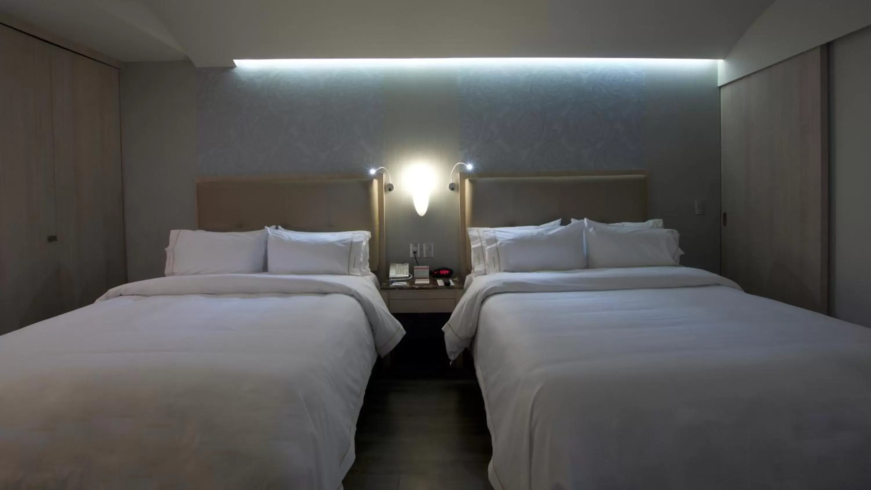 Bed in Holiday Inn Express Mexico- Toreo, an IHG Hotel