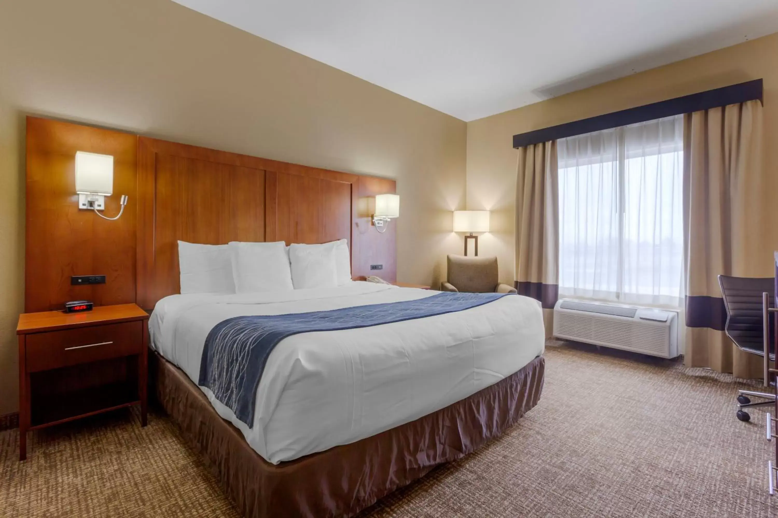 Bedroom, Bed in Comfort Inn & Suites Salt Lake City/Woods Cross