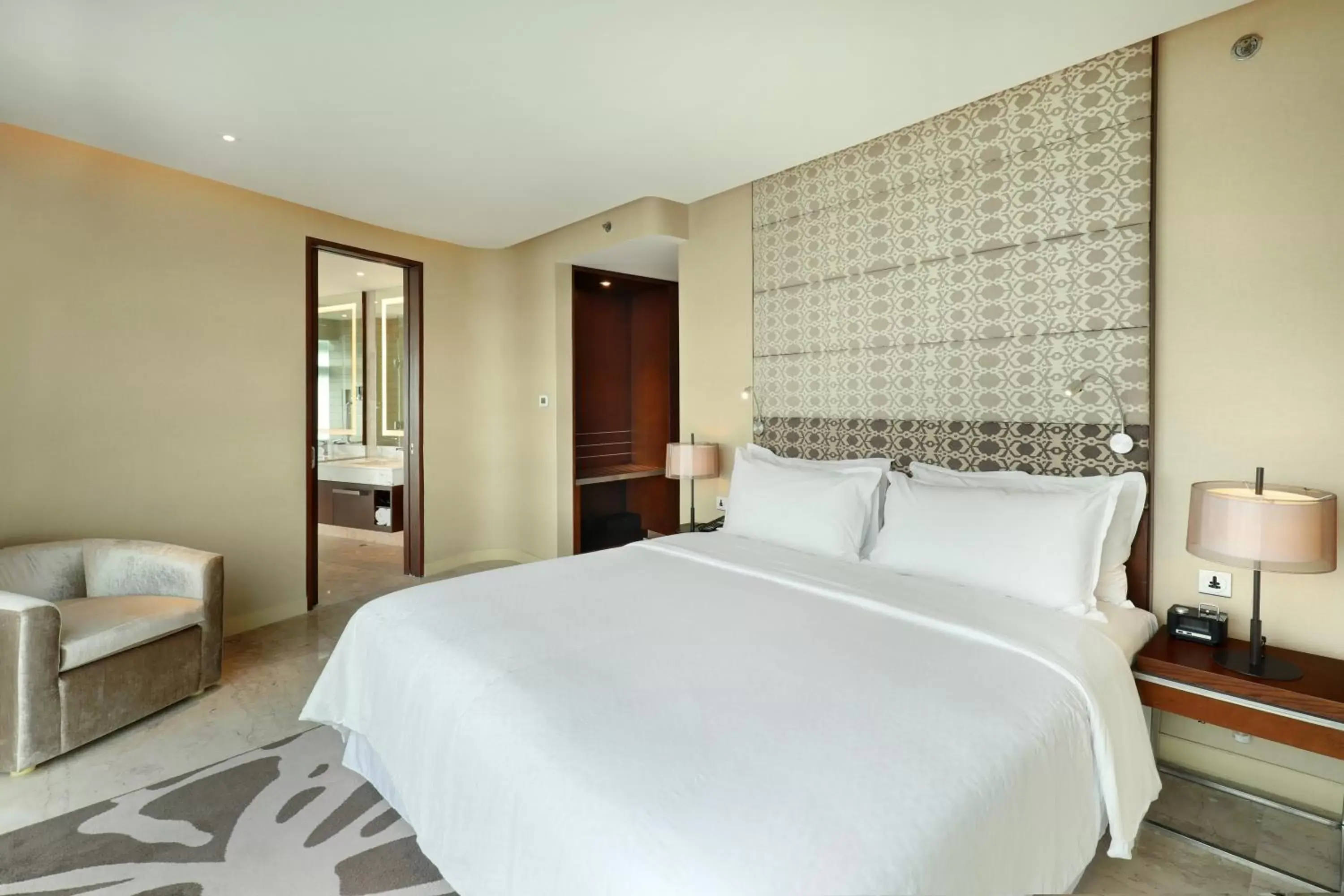 Bedroom, Bed in Crowne Plaza Dhaka Gulshan by IHG Bedroom, Bed in Crowne Plaza Dhaka Gulshan by IHG