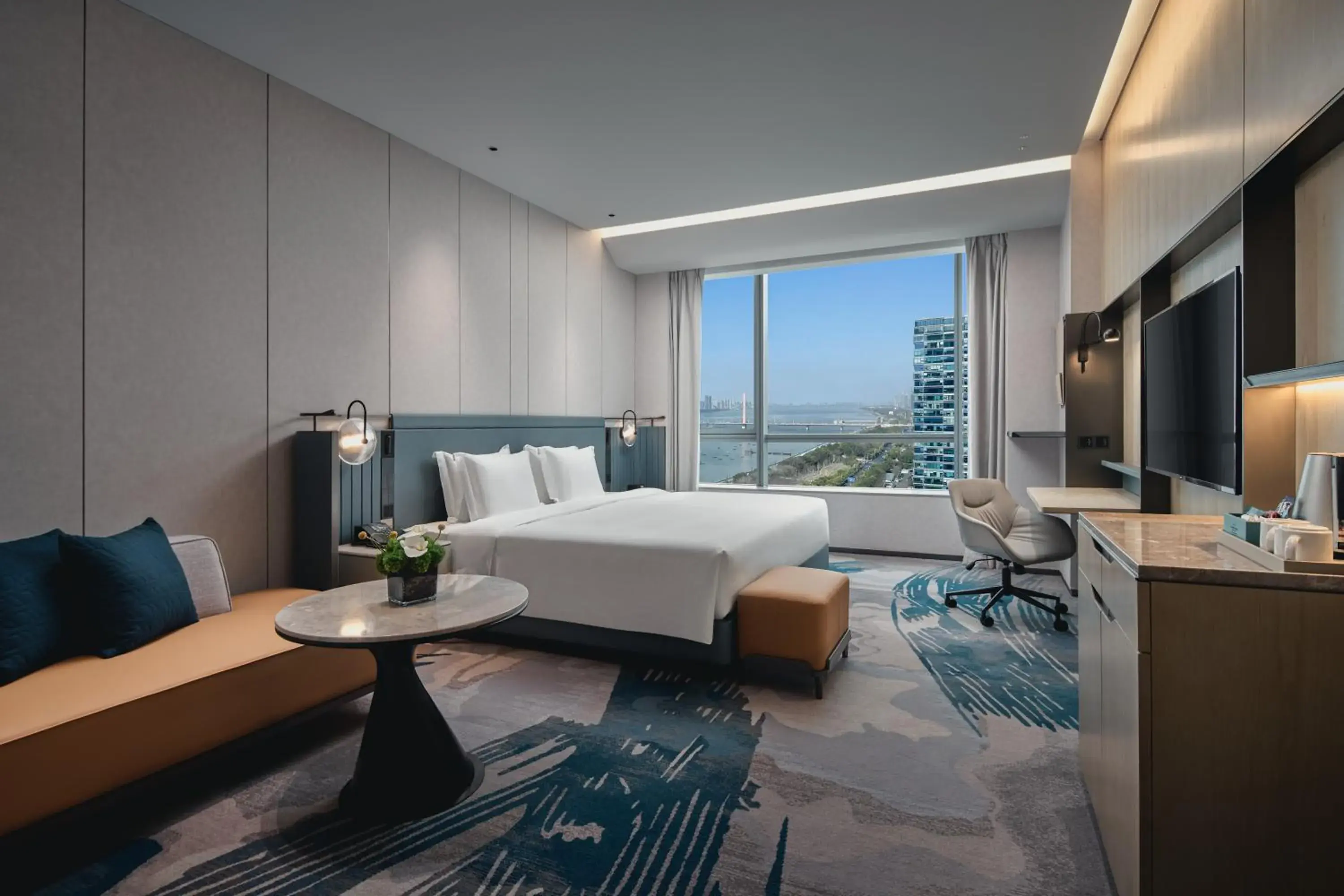 Bed in Crowne Plaza Hangzhou Riverside by IHG Bed in Crowne Plaza Hangzhou Riverside by IHG