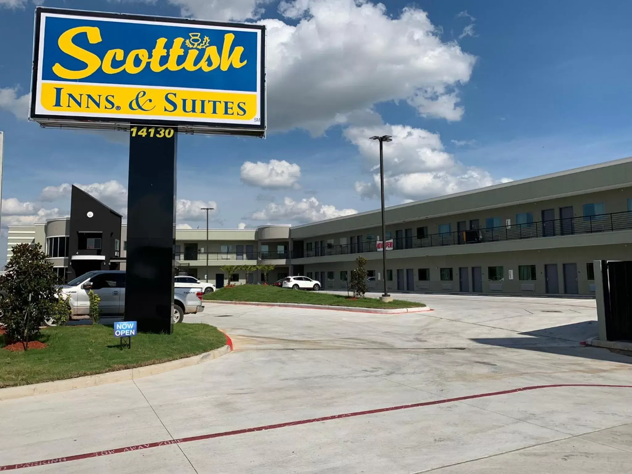 Property Building in Scottish Inns and Suites Scarsdale