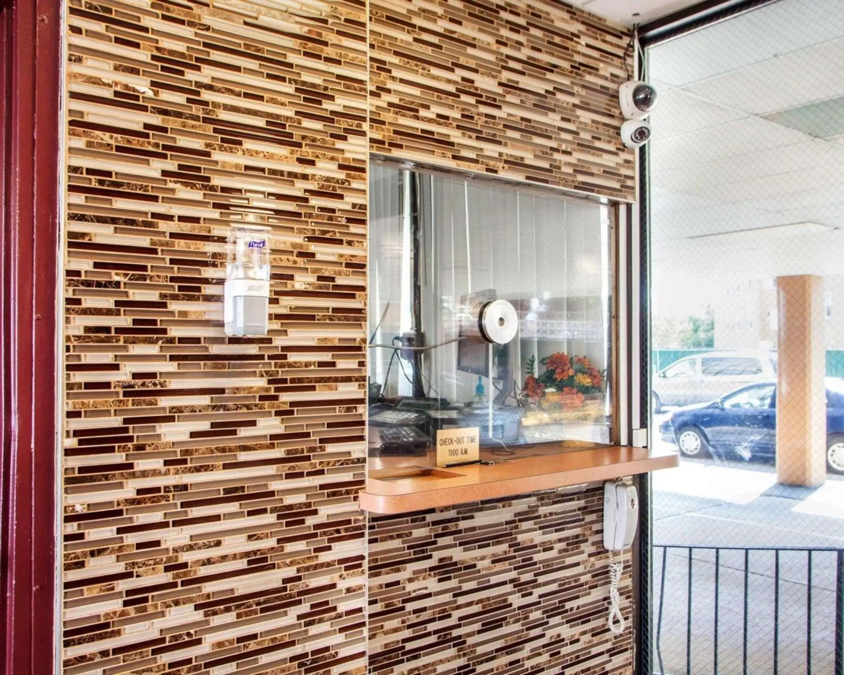 Lobby or reception in Rodeway Inn Secaucus