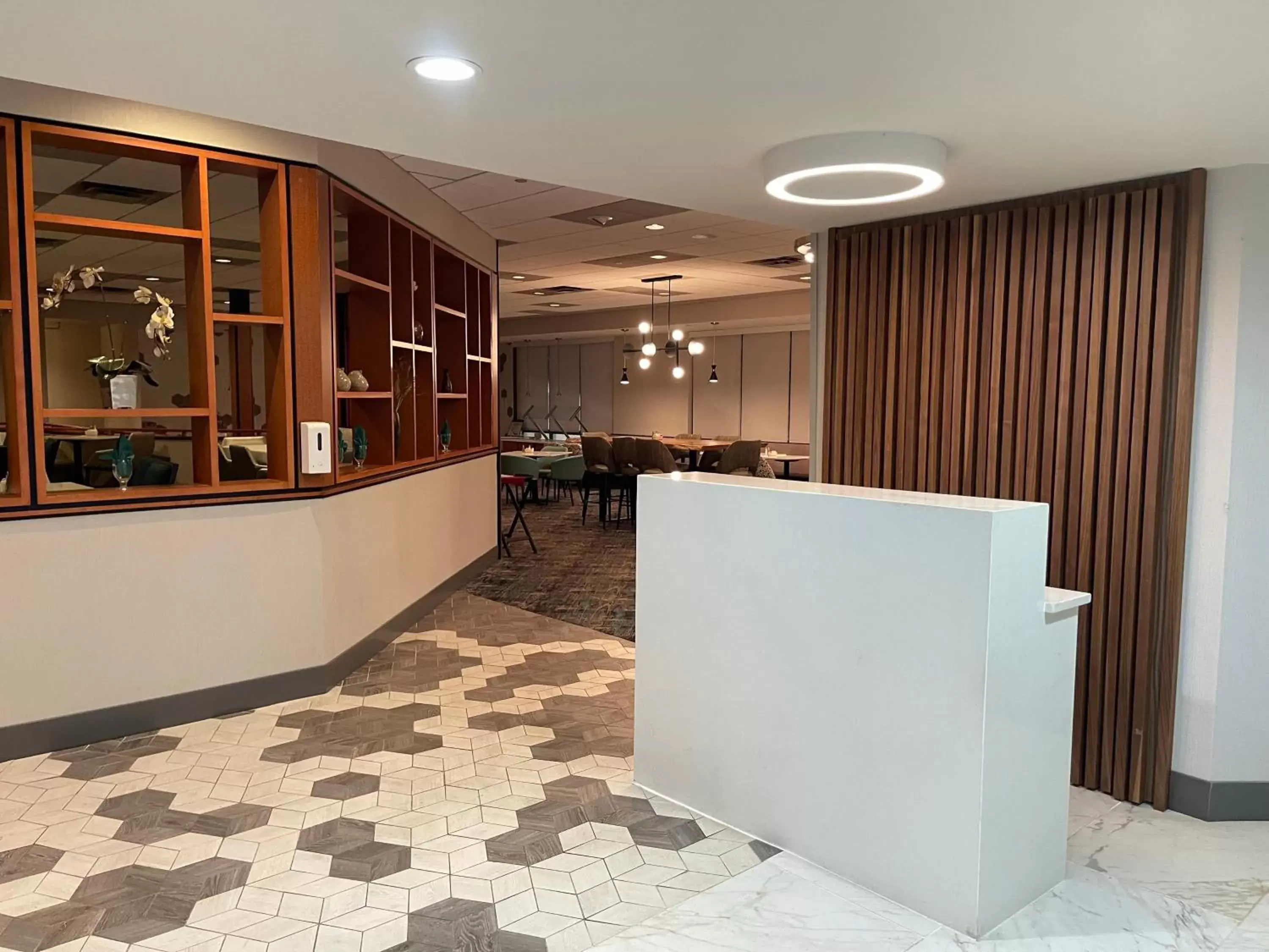 Restaurant/places to eat, Lobby/Reception in Holiday Inn Martinsburg, an IHG Hotel