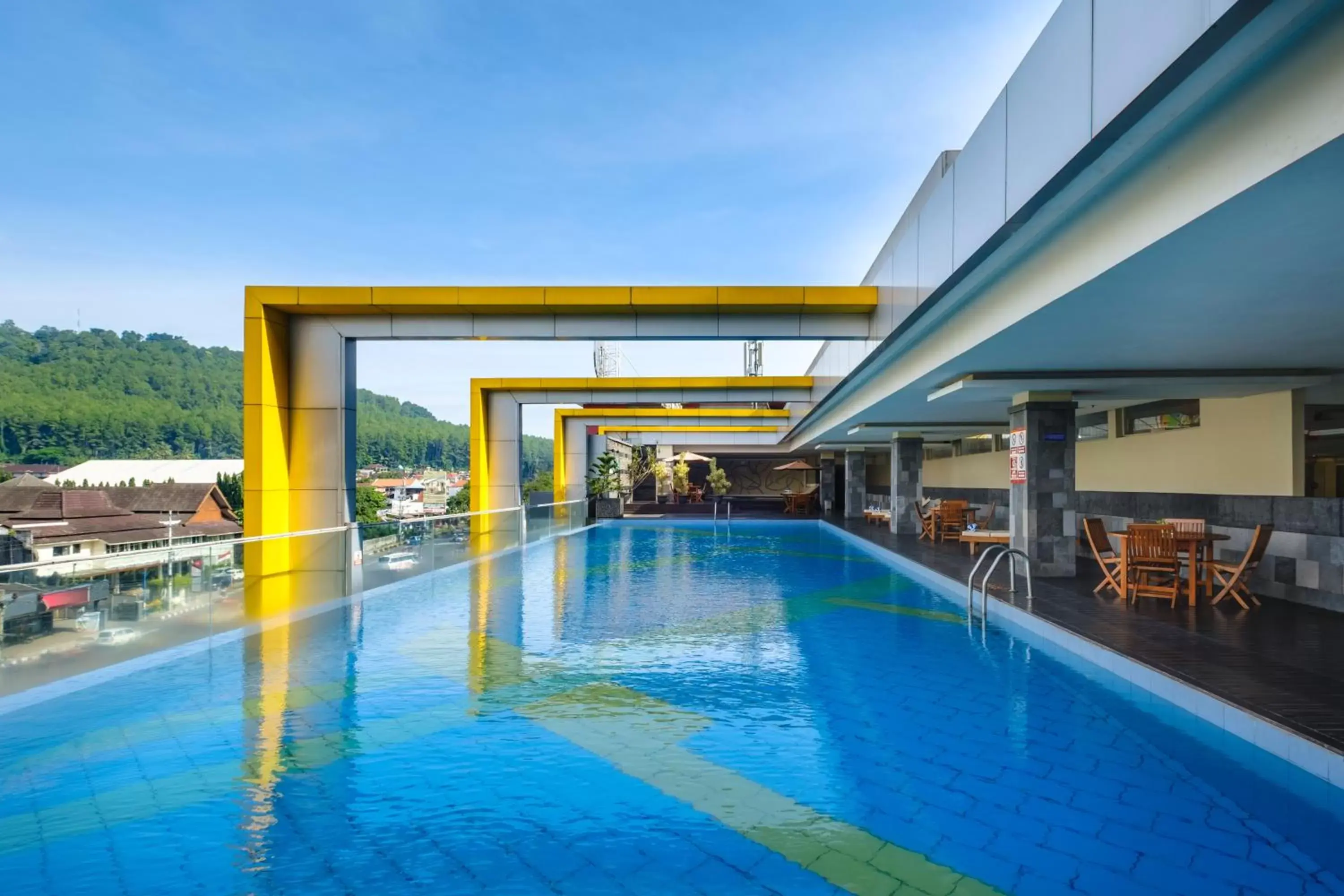 Swimming pool in Grand Artos Hotel & Convention Swimming pool in Grand Artos Hotel & Convention