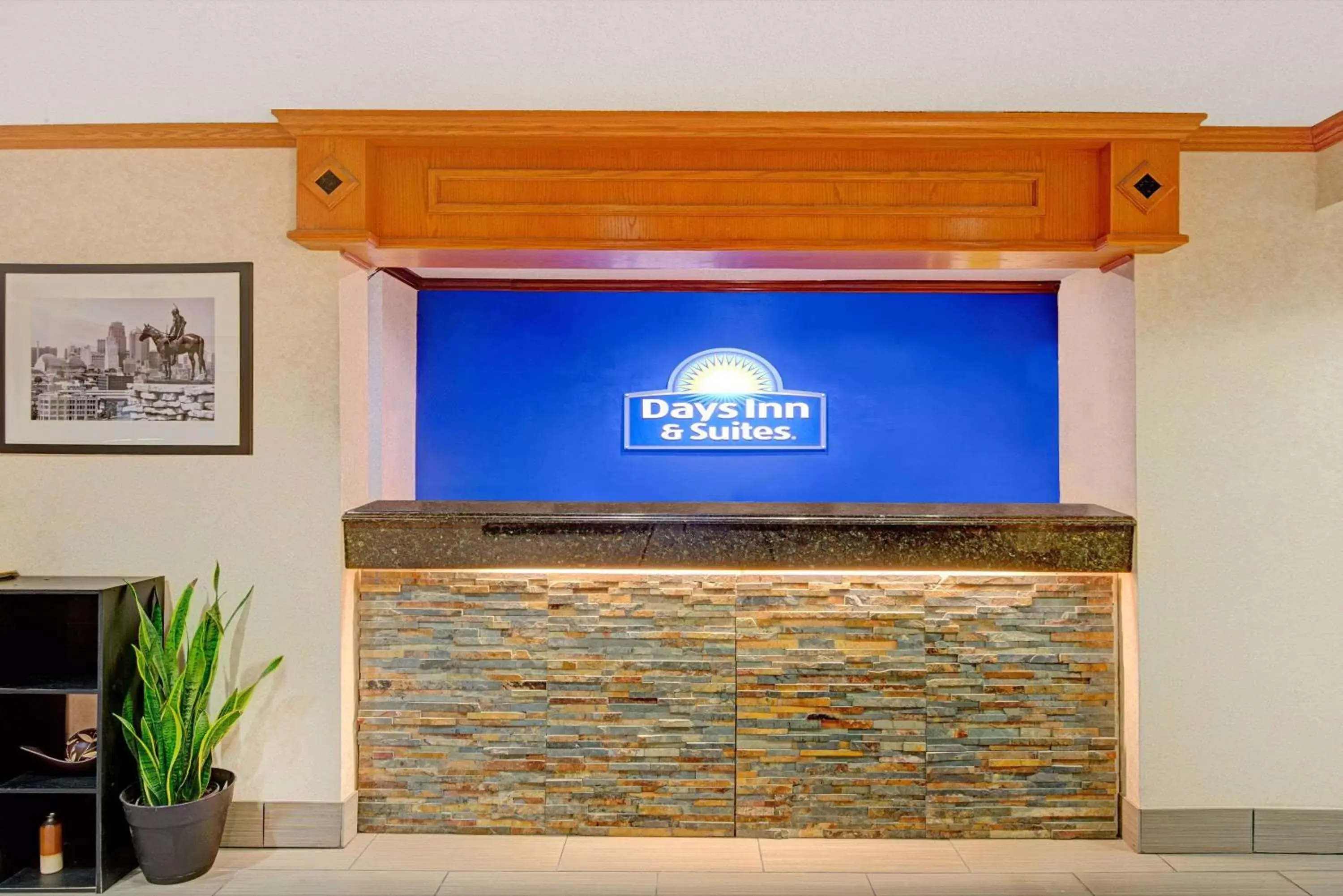 Lobby or reception, Lobby/Reception in Days Inn & Suites by Wyndham Kansas City - Royals Stadium