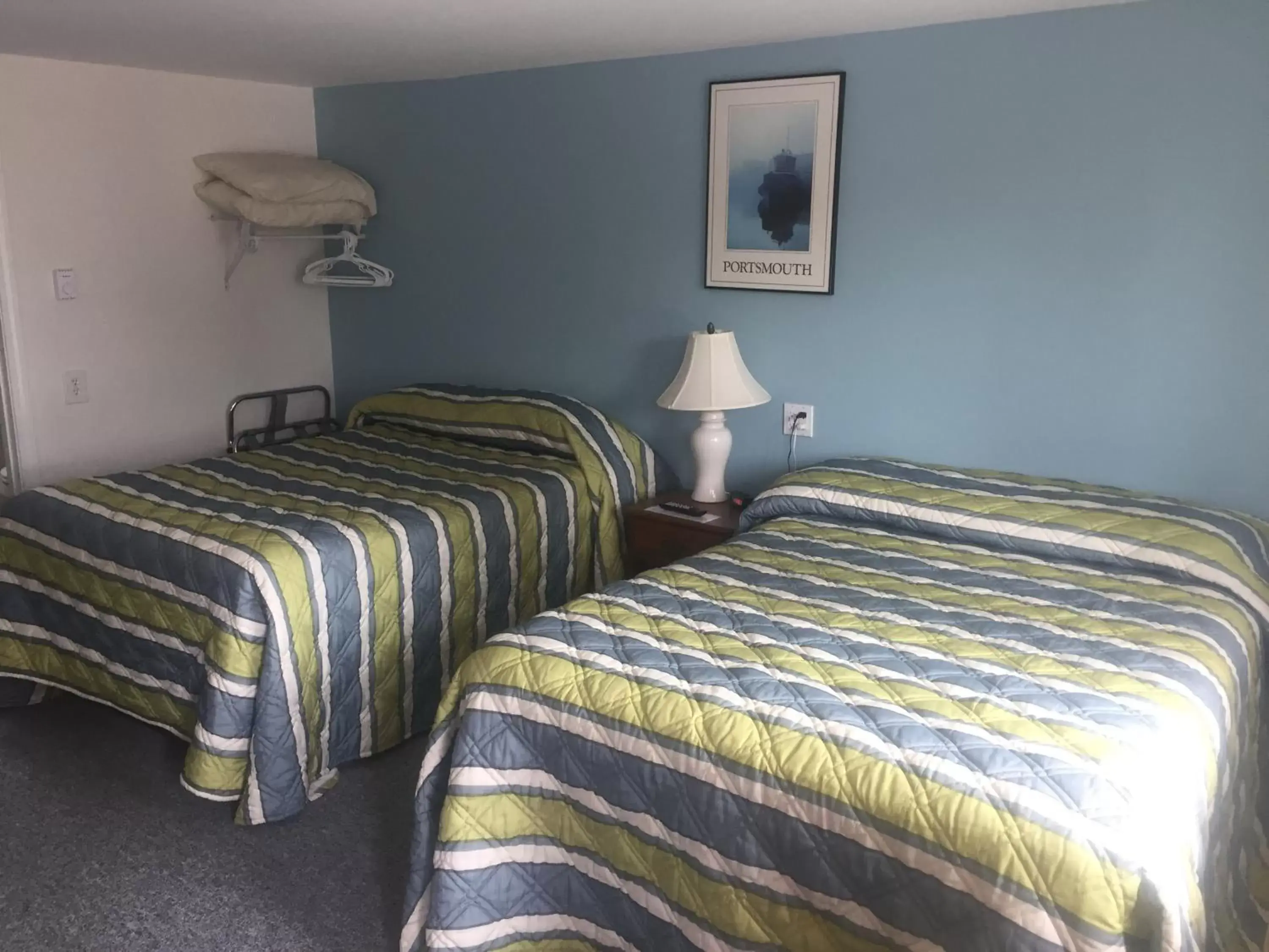 Bed in Ne'r Beach Motel