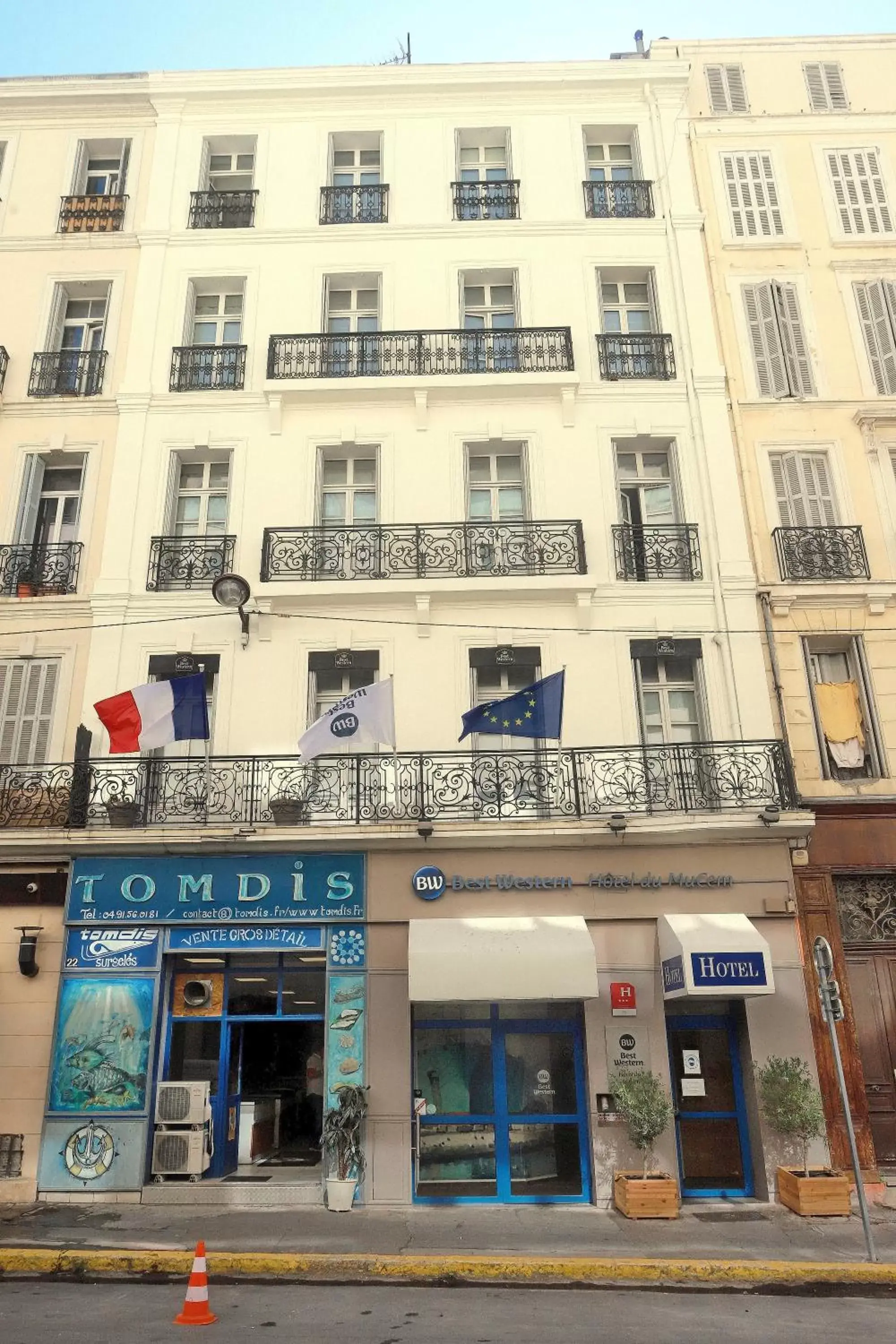 Property Building in Best Western Hotel du Mucem