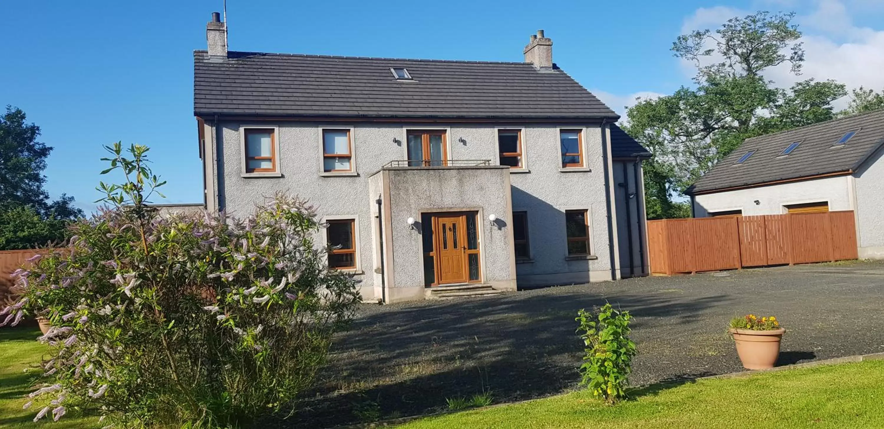 Facade/entrance, Property Building in Maghernahar House B&B