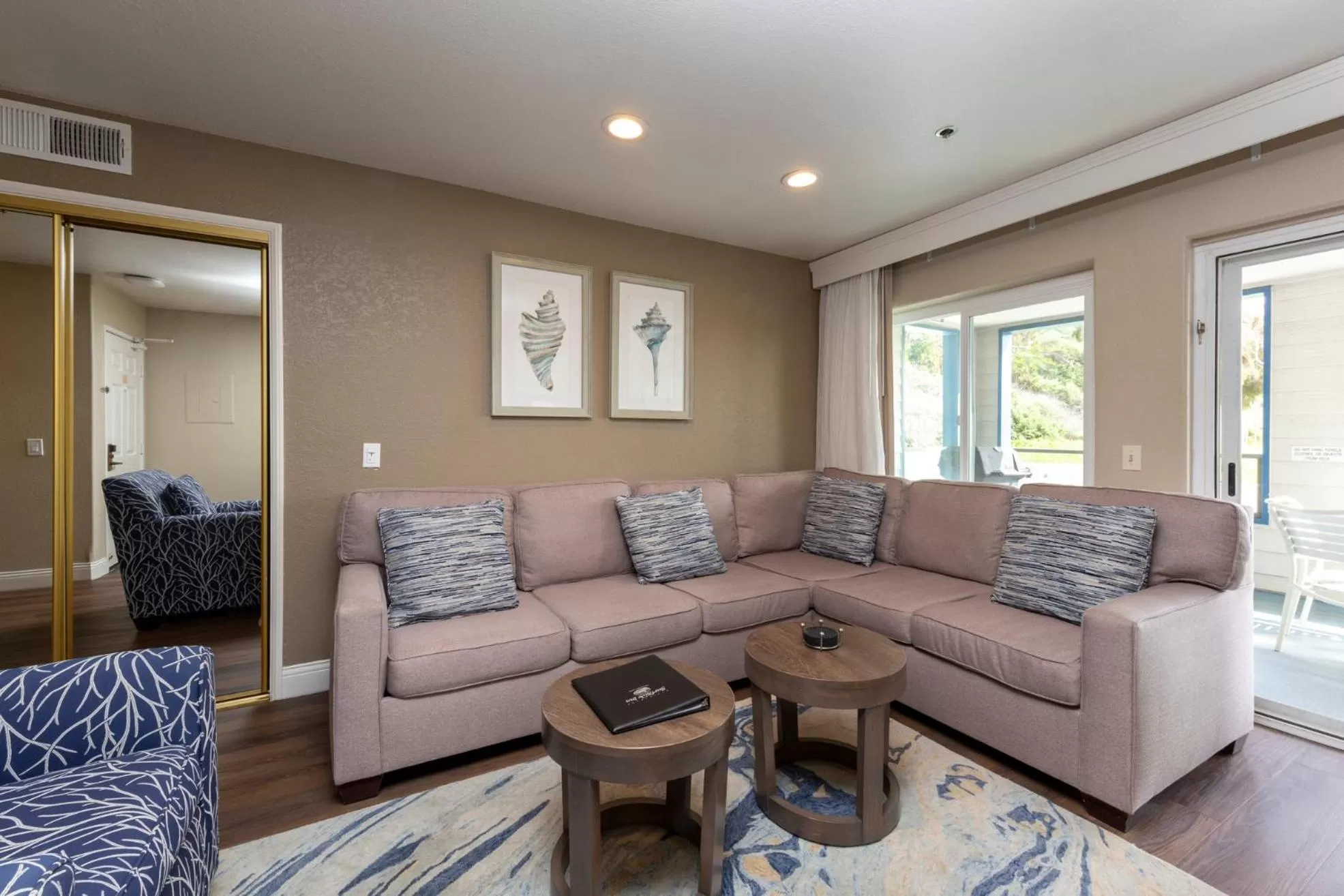Living room in Capistrano SurfSide Inn