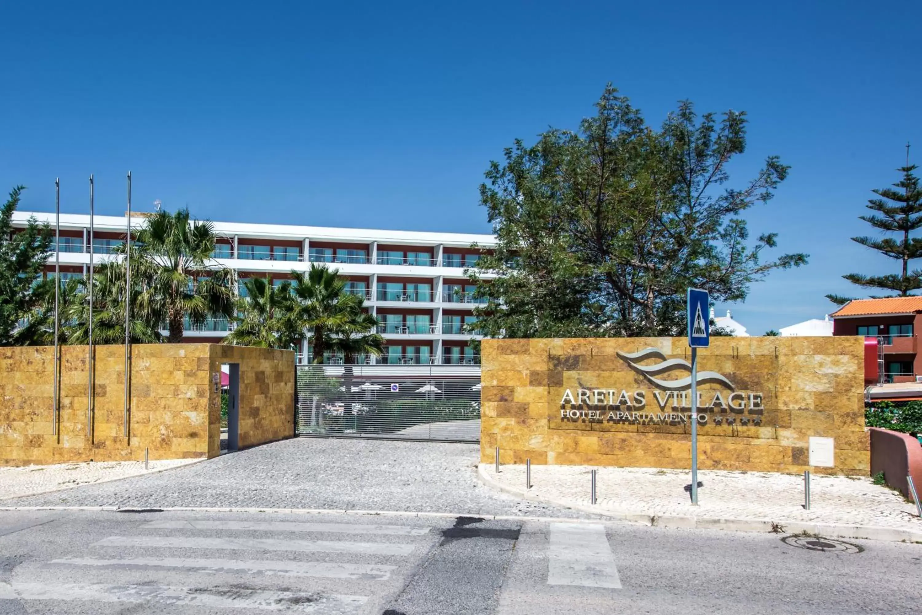 Facade/entrance, Property Building in Areias Village Beach Suite Hotel