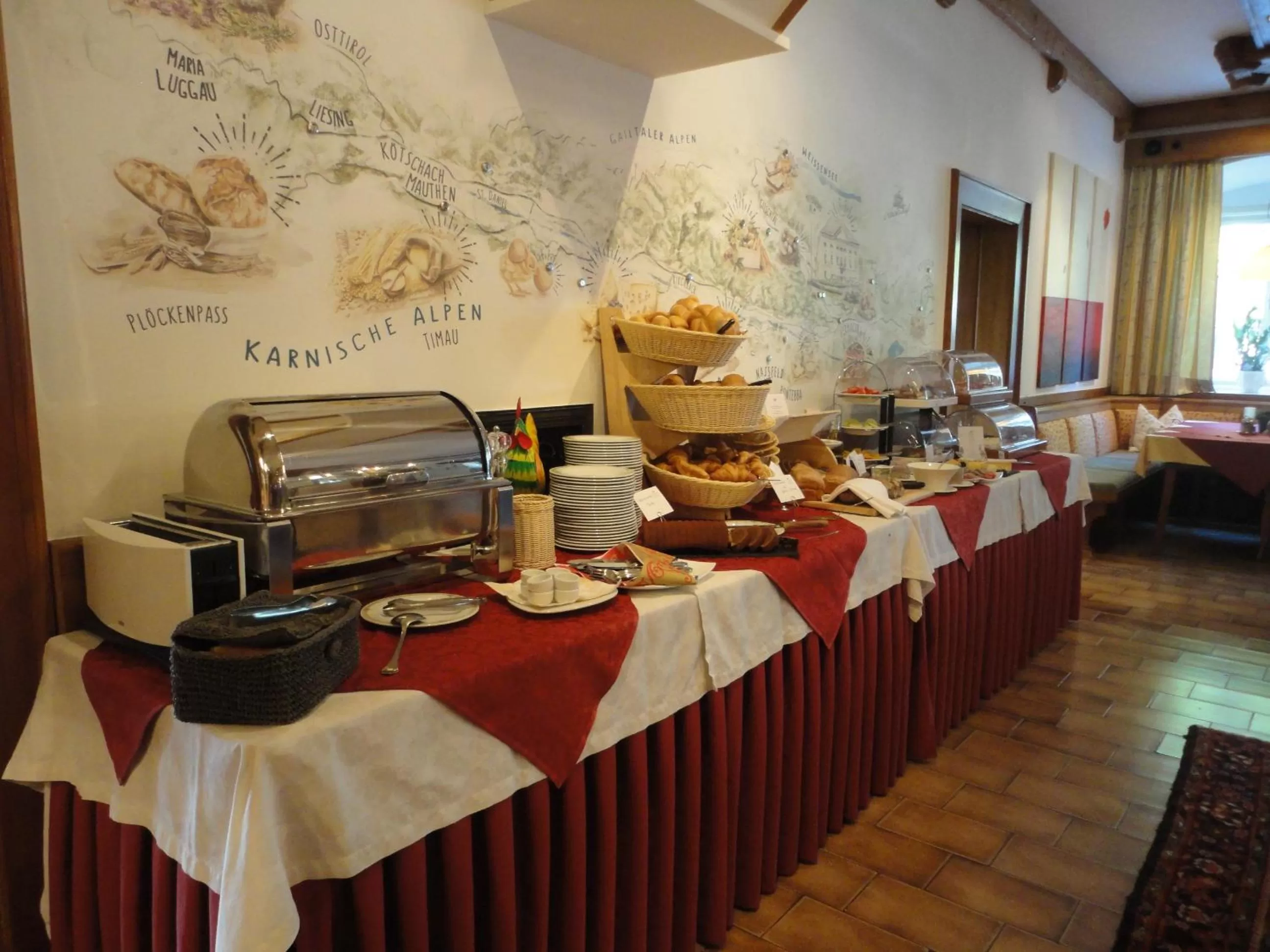 Buffet breakfast in Hotel Schloss Lerchenhof