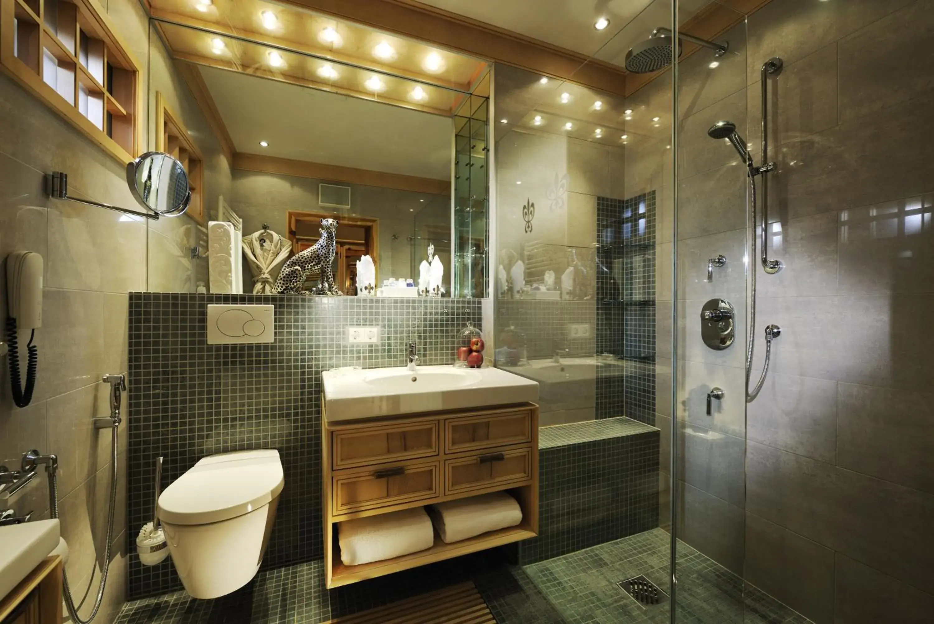 Bathroom in Relais & Châteaux Jagdhof Glashütte