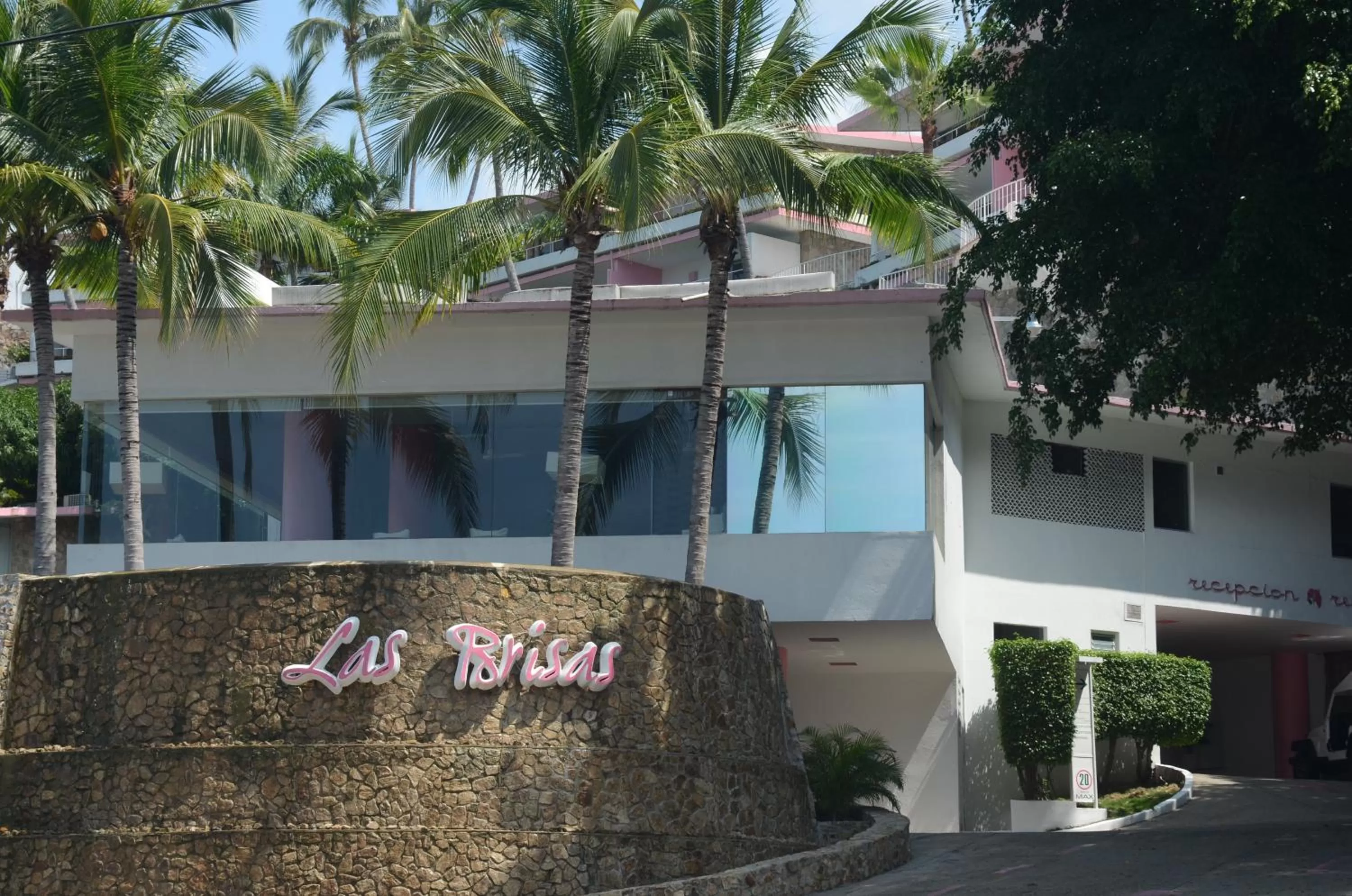 Facade/entrance in Las Brisas Acapulco
