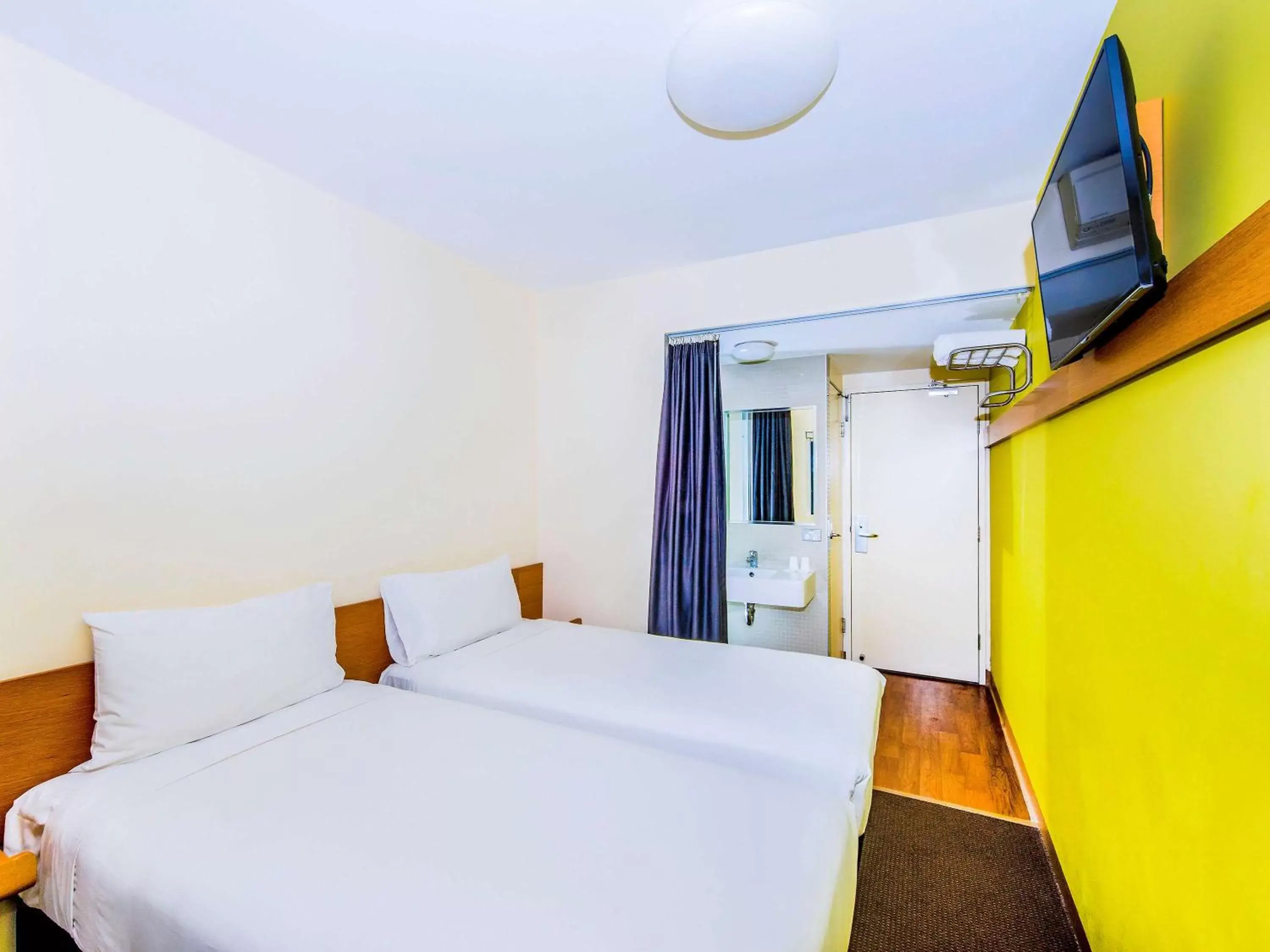 Photo of the whole room, Bed in ibis Budget Sydney Olympic Park