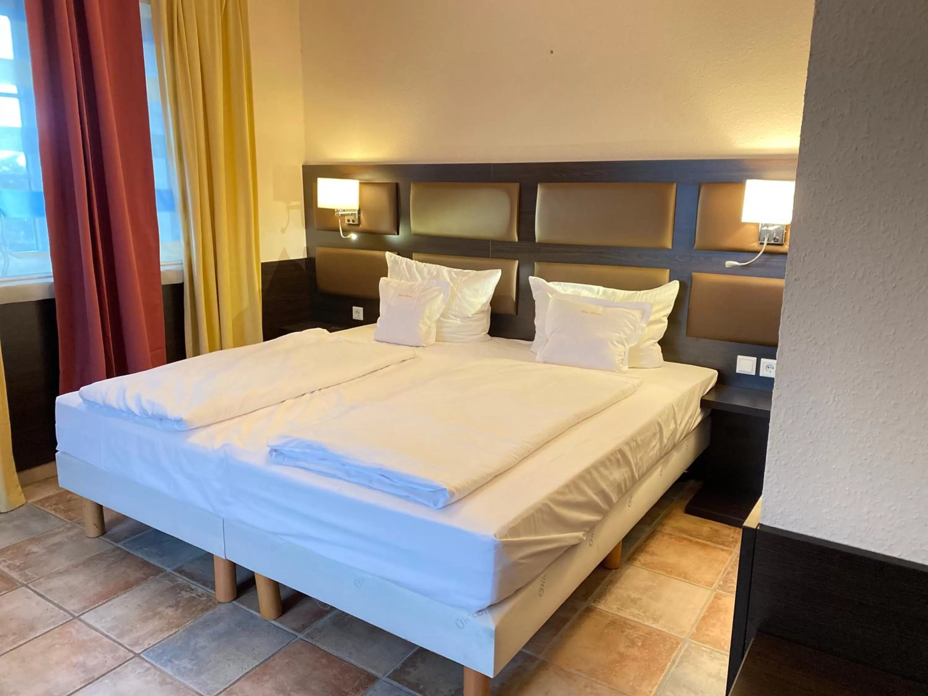 Bed in Vintage Hotel Köln Pulheim - Kostenlose Parkplätze