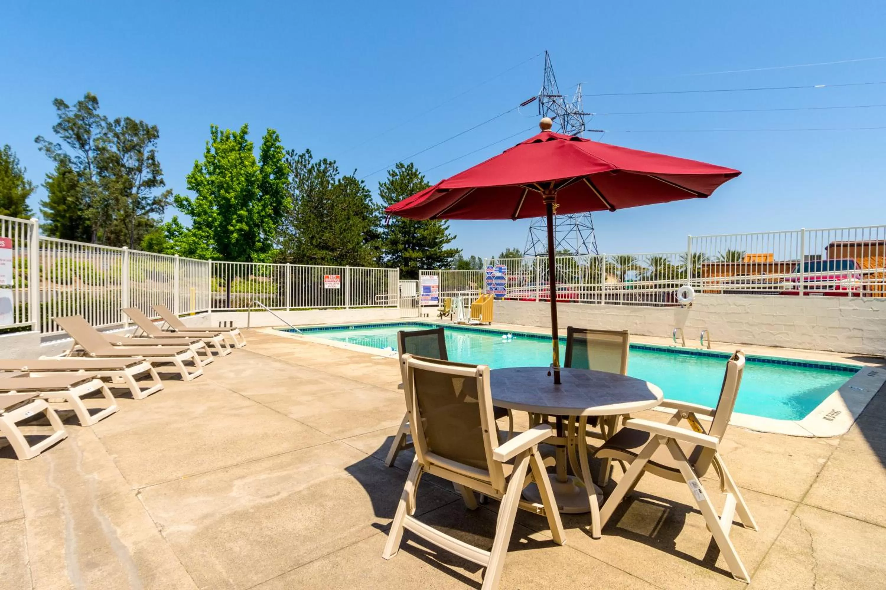 Swimming pool in Motel 6-Redding, CA - Central