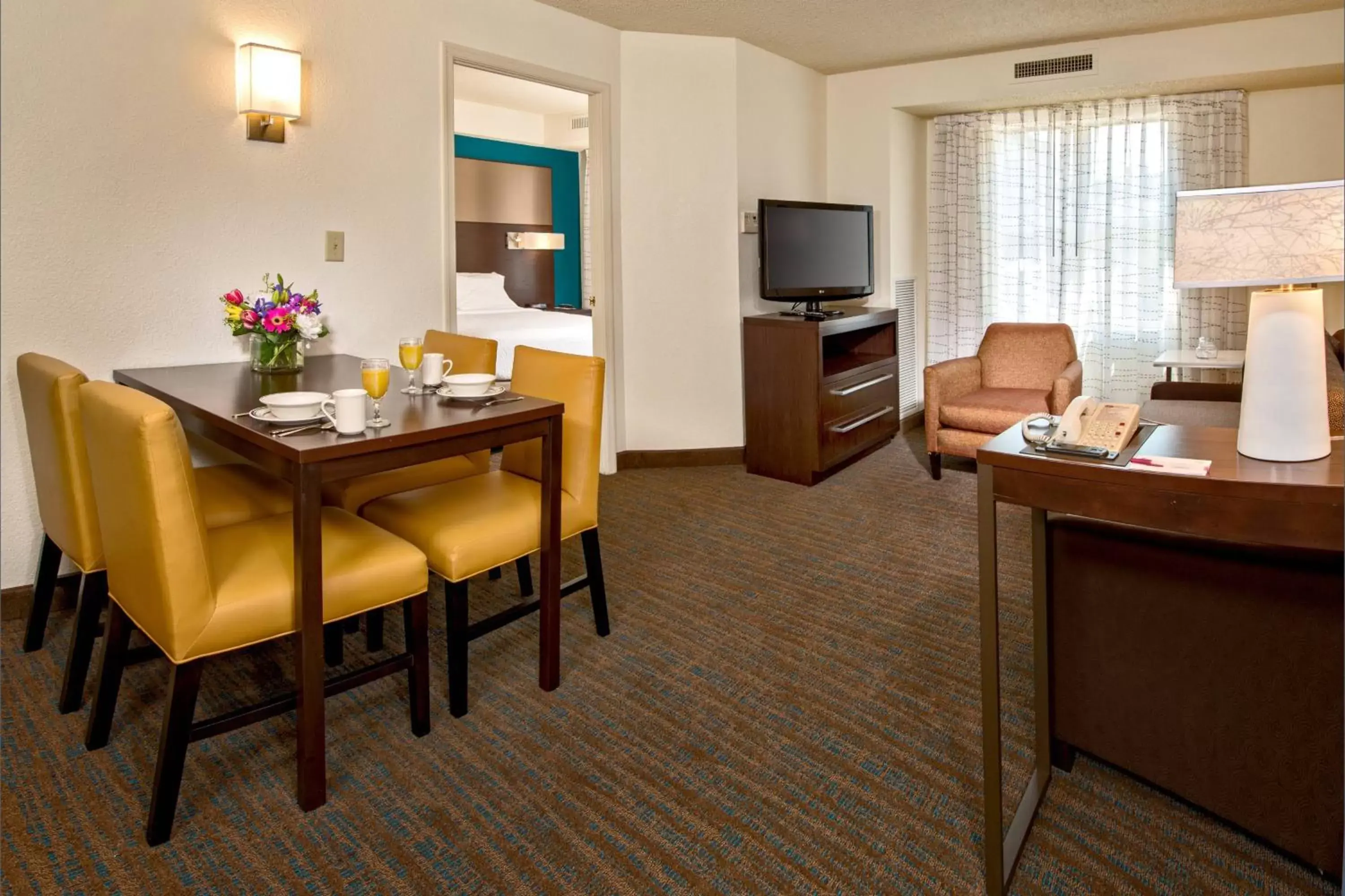 Bedroom, Dining Area in Residence Inn Washington, DC / Dupont Circle