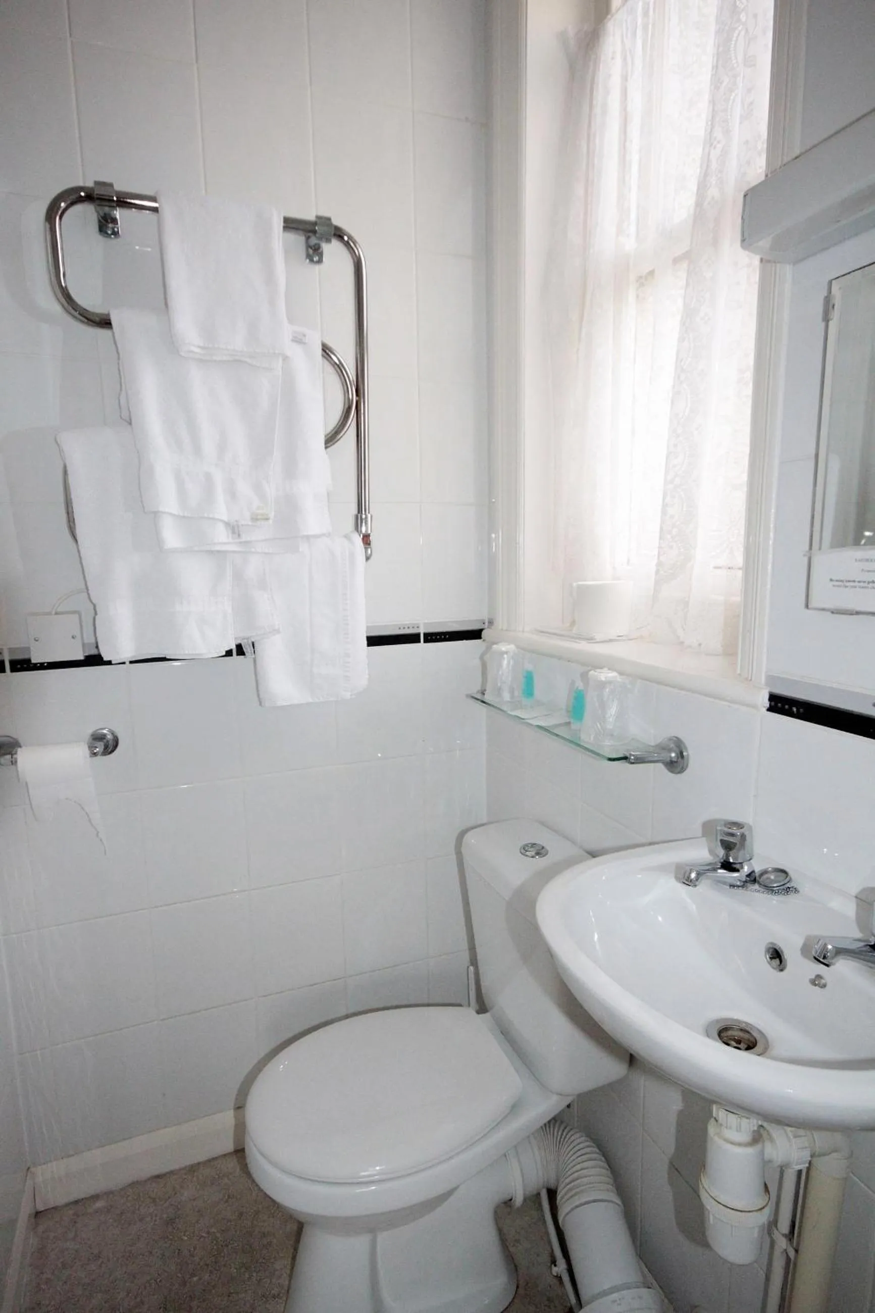 Bathroom in OYO Marine Parade Hotel, Eastbourne Pier