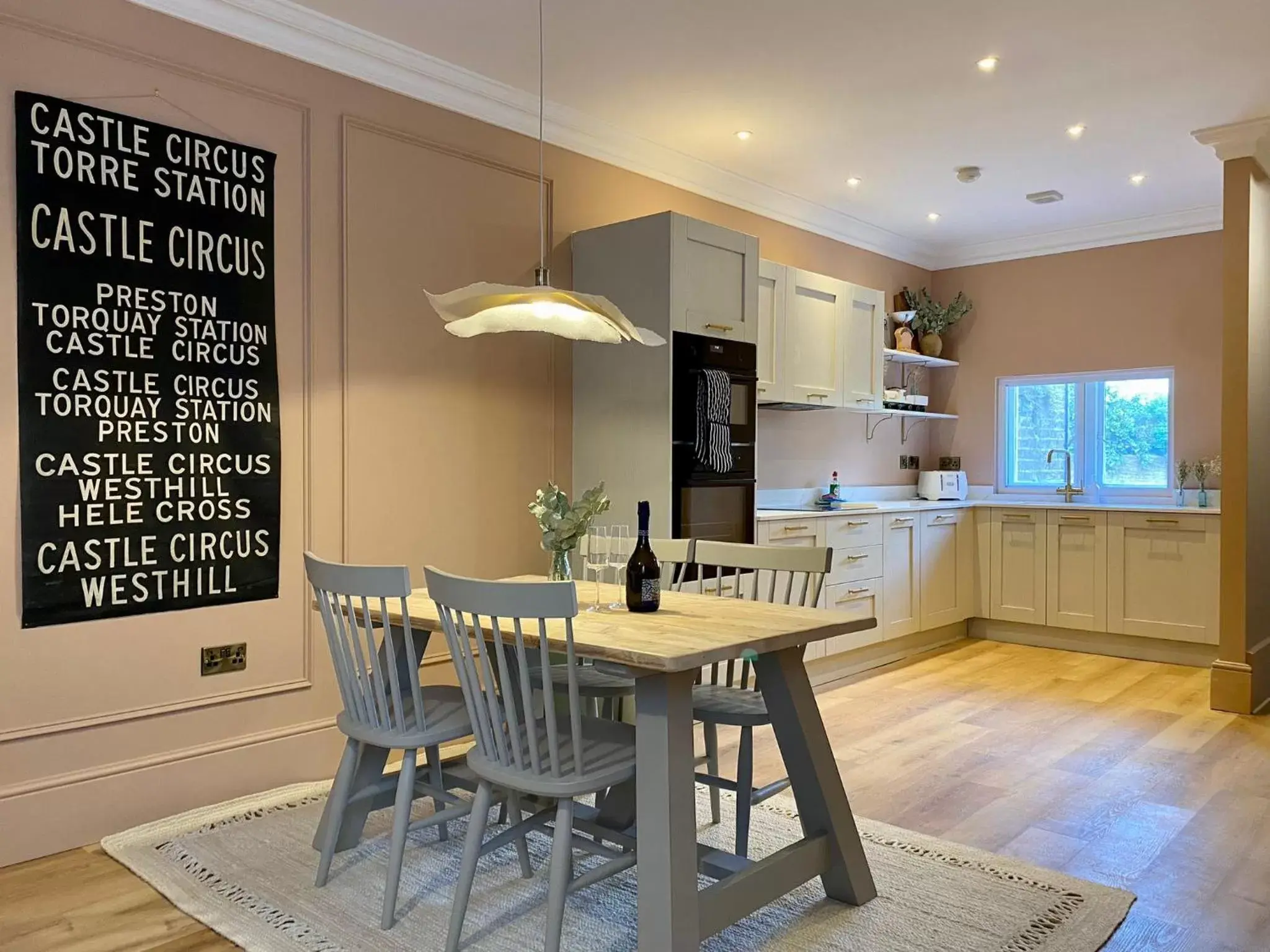 Kitchen or kitchenette, Dining Area in Railway House York by Chateau Anna
