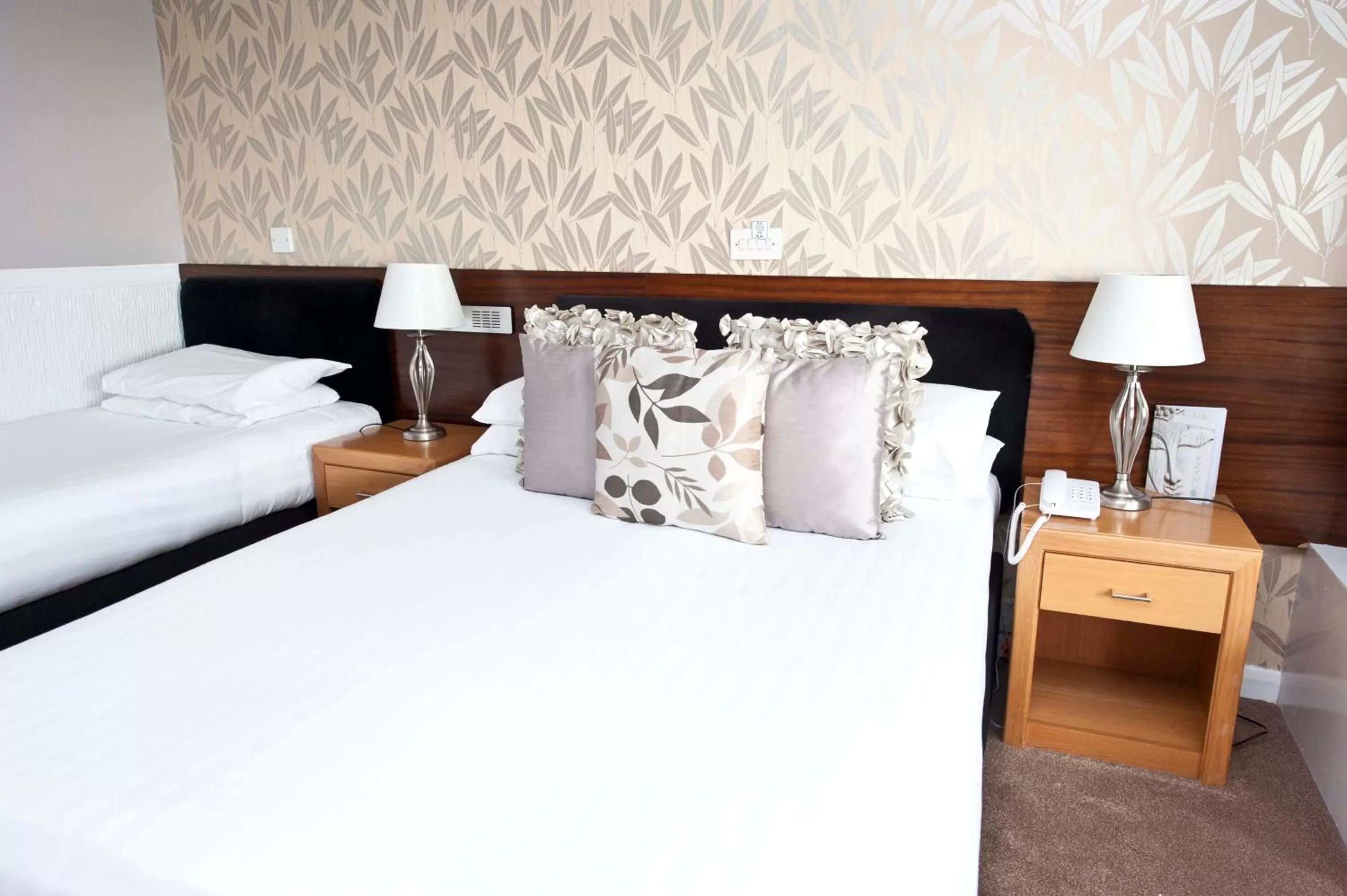 Bedroom, Bed in Suncliff Hotel - OCEANA COLLECTION