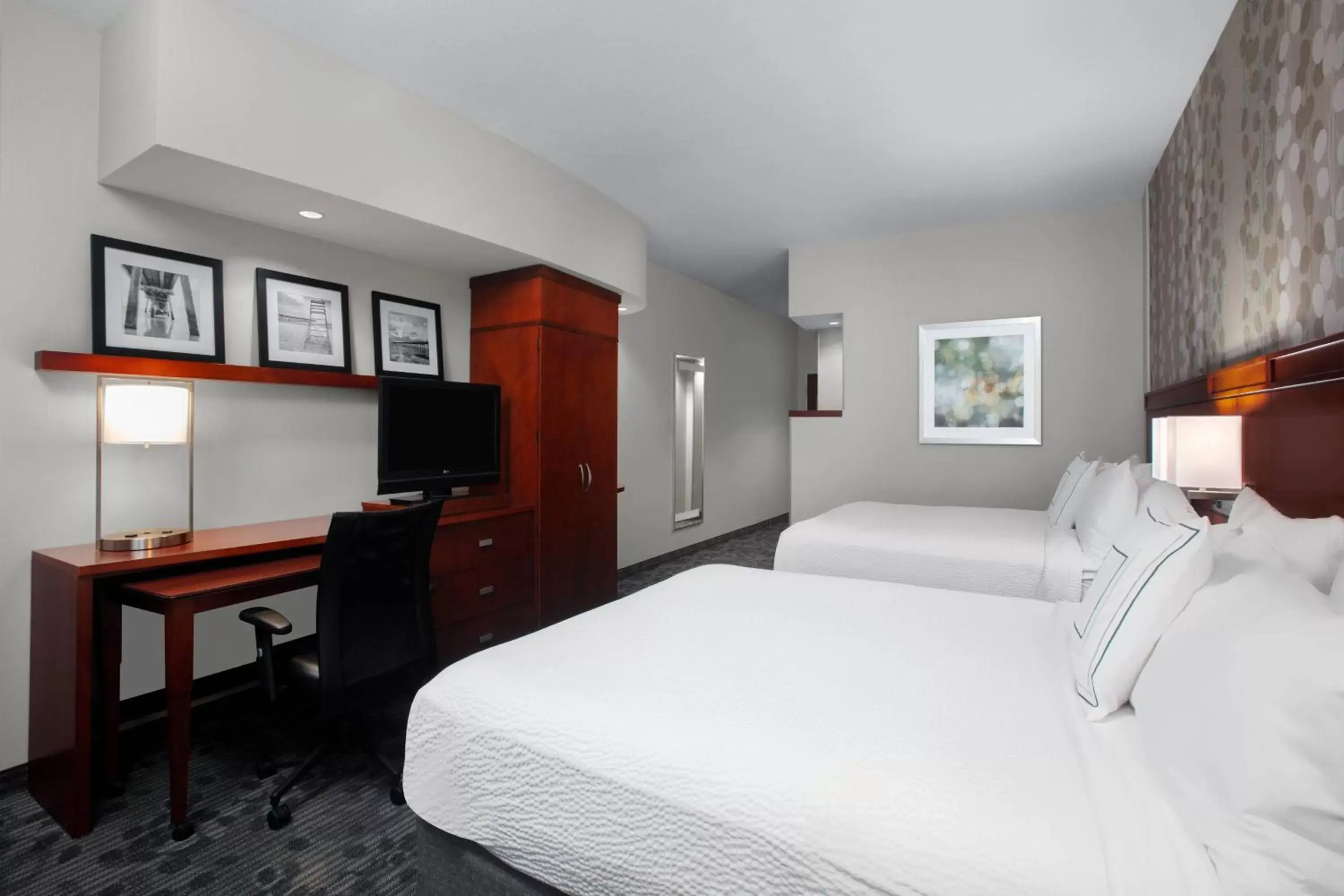 Photo of the whole room, Bed in Courtyard by Marriott Jacksonville I-295/East Beltway