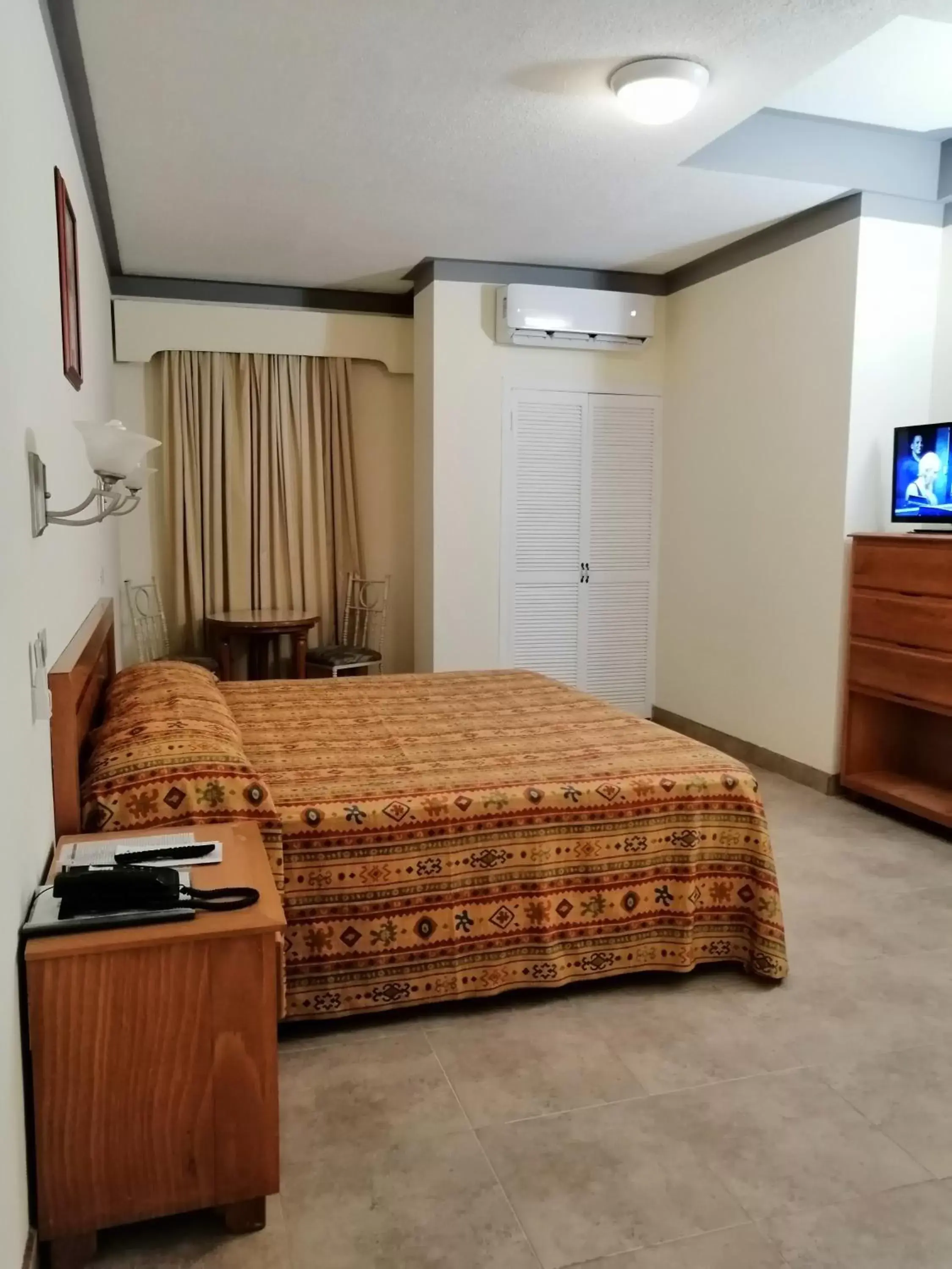 Standard Queen Room in Hotel Astromundo Standard Queen Room in Hotel Astromundo