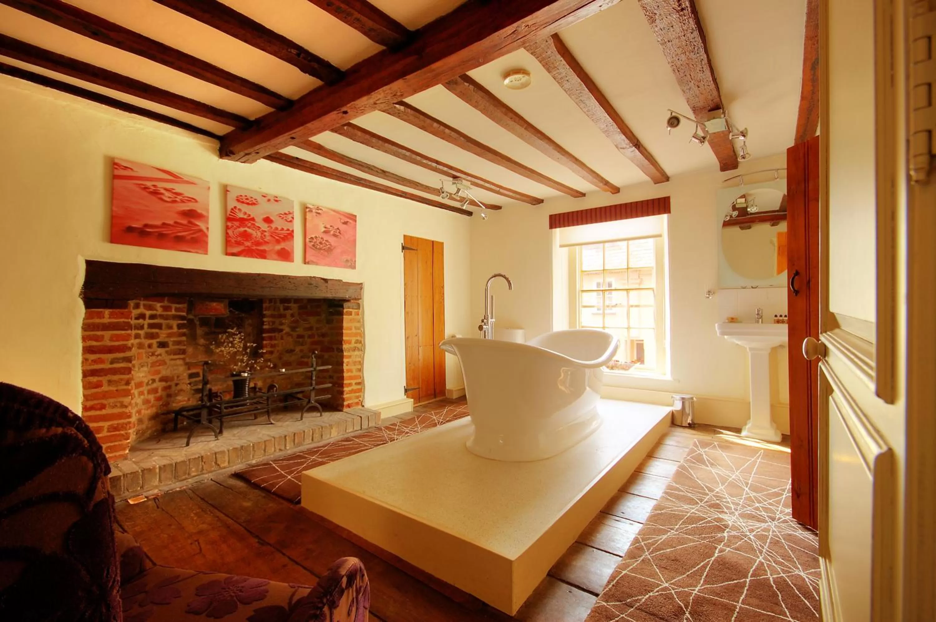 Bathroom, Bed in Sutherland House