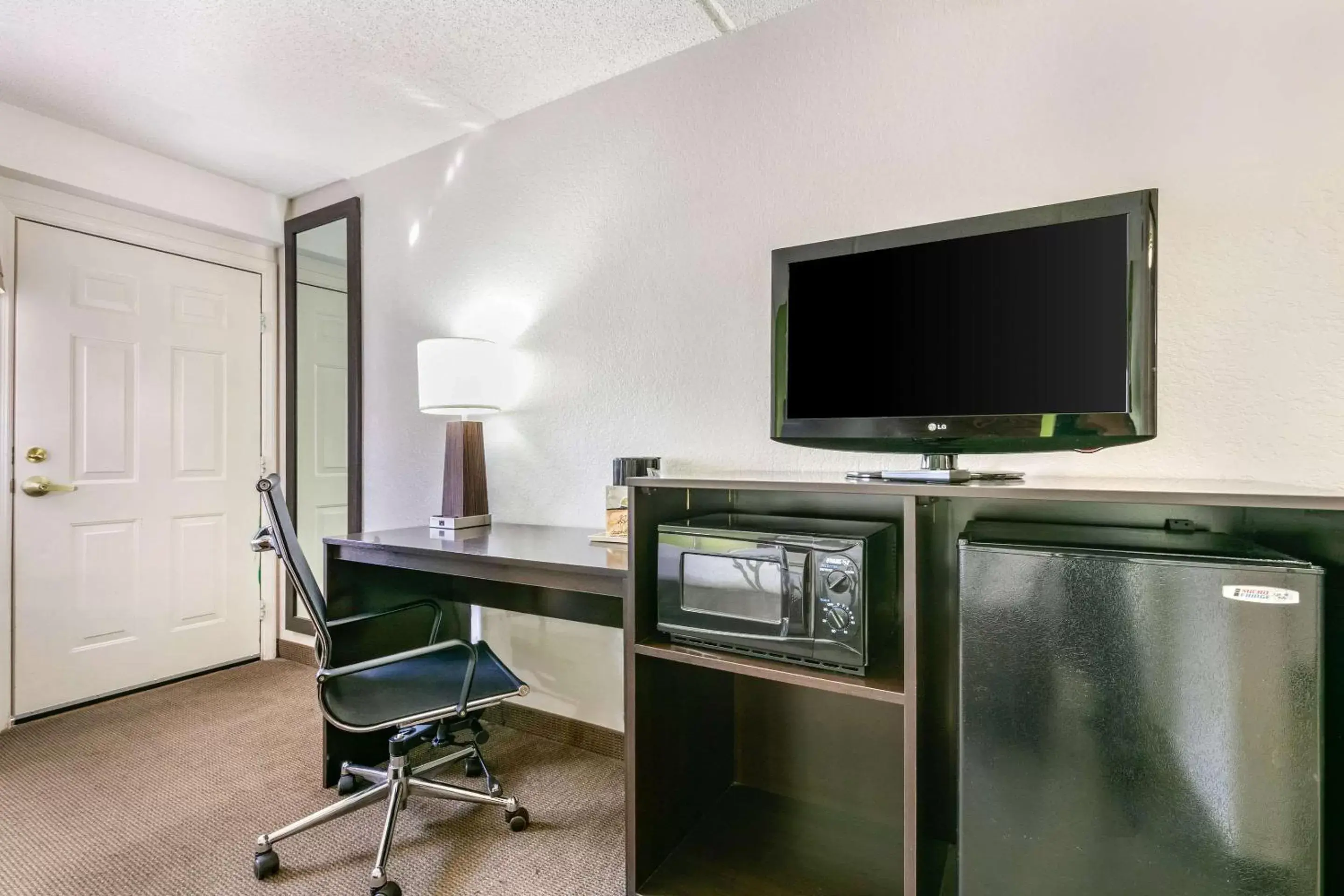Photo of the whole room, TV/Entertainment Center in Sleep Inn & Suites near Sports World Blvd