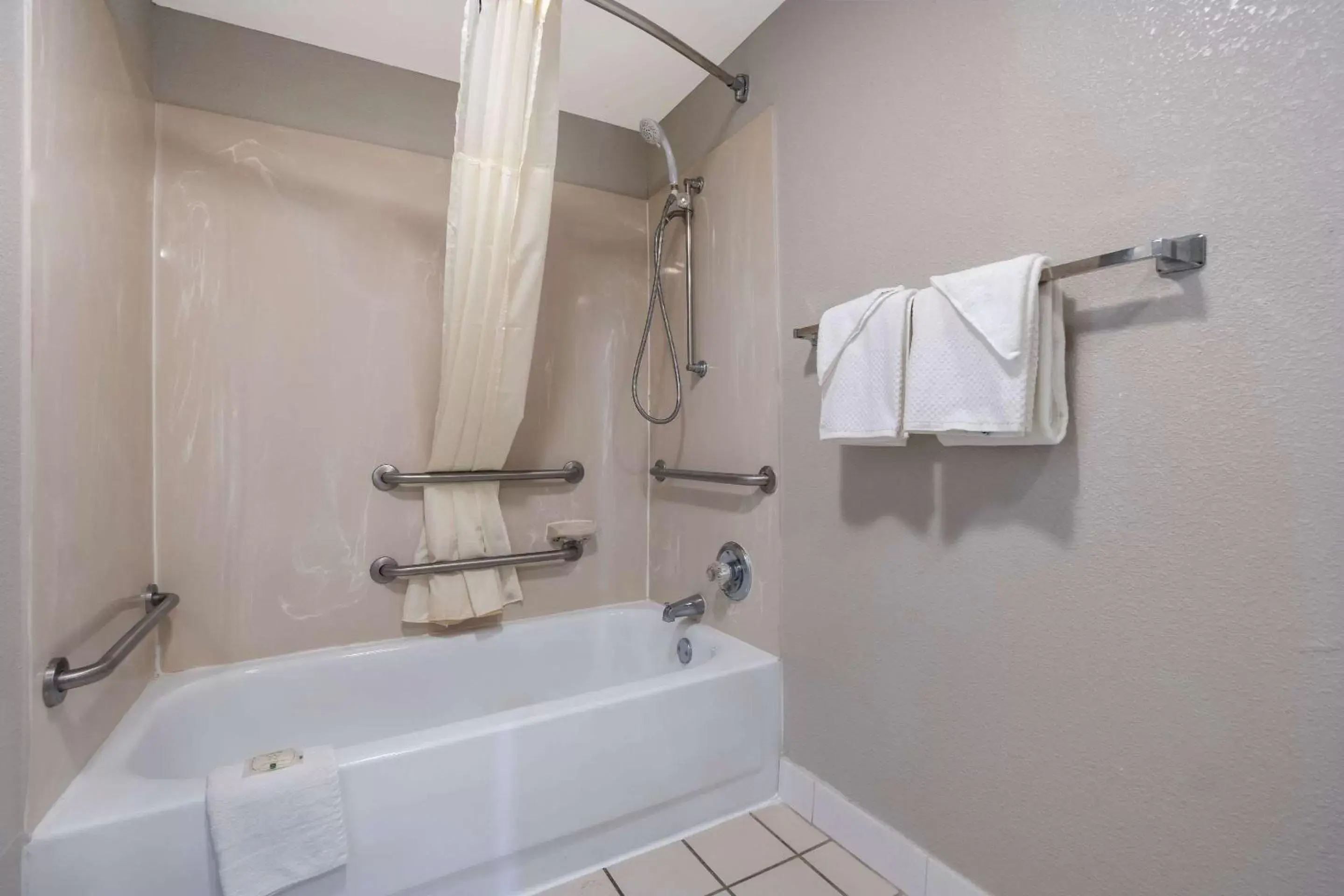 Bedroom, Bathroom in Quality Inn Fort Jackson