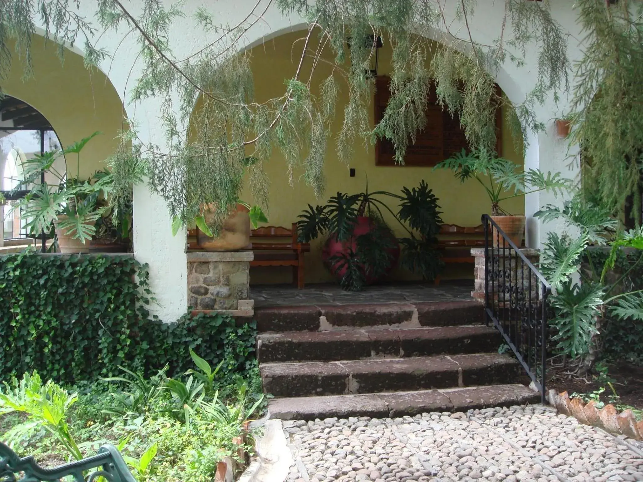 Facade/entrance in Rancho Hotel Atascadero